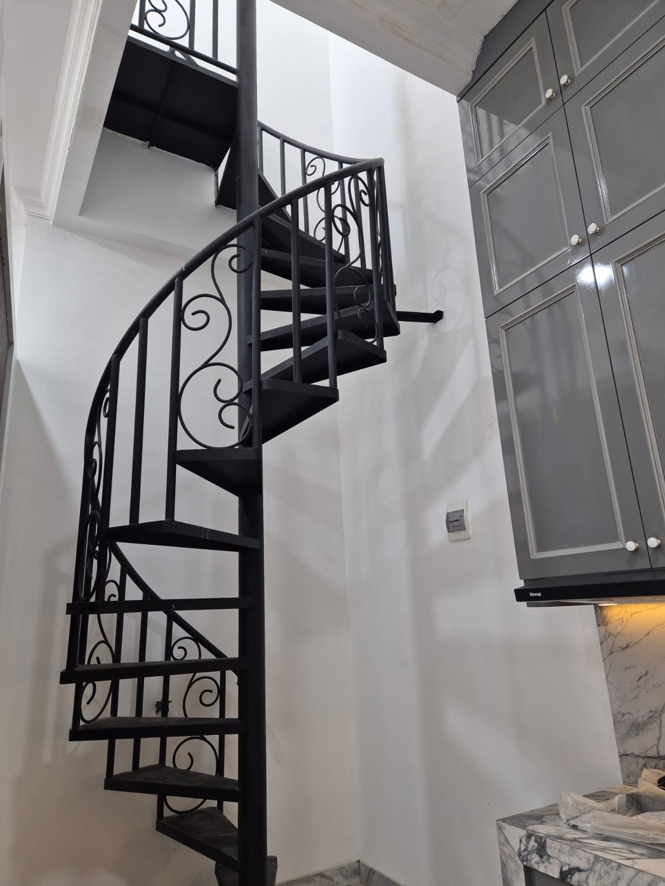 Rumah Brand New, Cantik, dengan Konsep American Clasik di Bintaro 