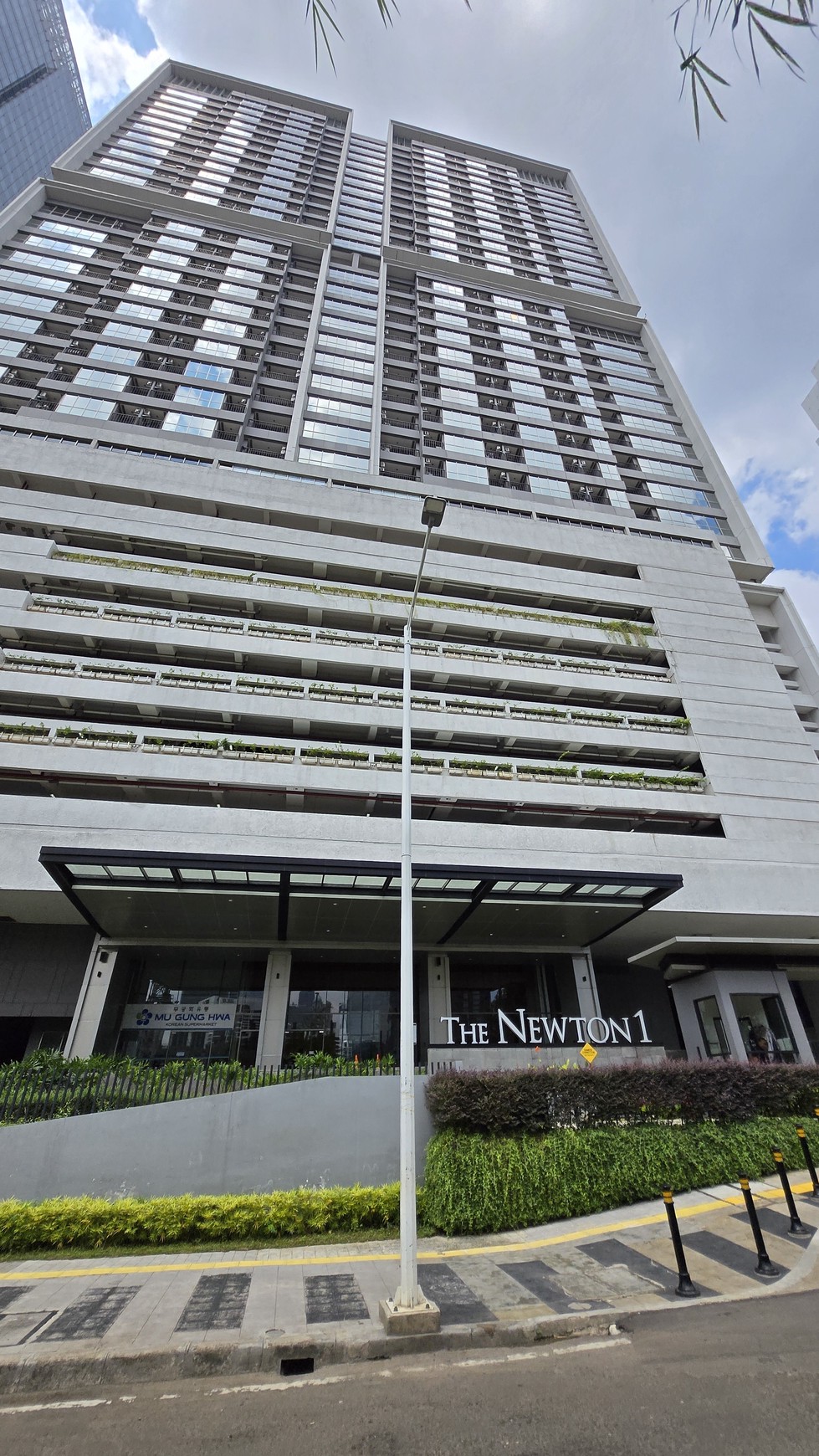 Dijual Apartemen Newton 1 - 2BR Hook Unit, Lantai 25