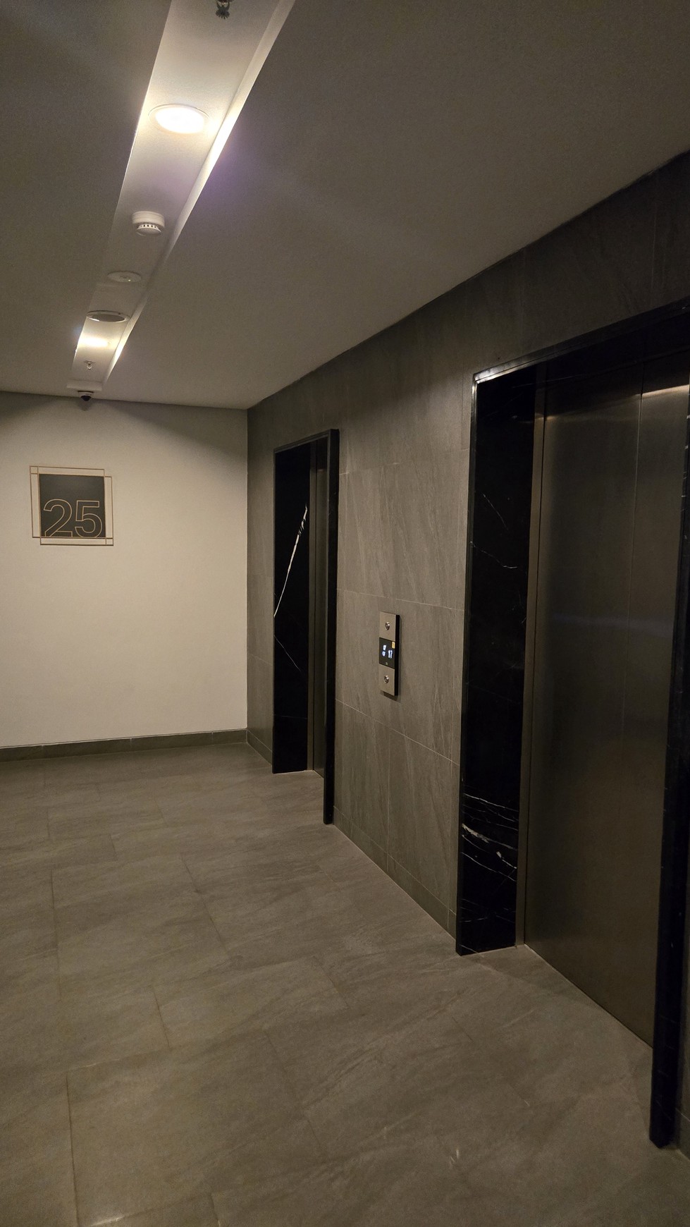 Dijual Apartemen Newton 1 - 2BR Hook Unit, Lantai 25
