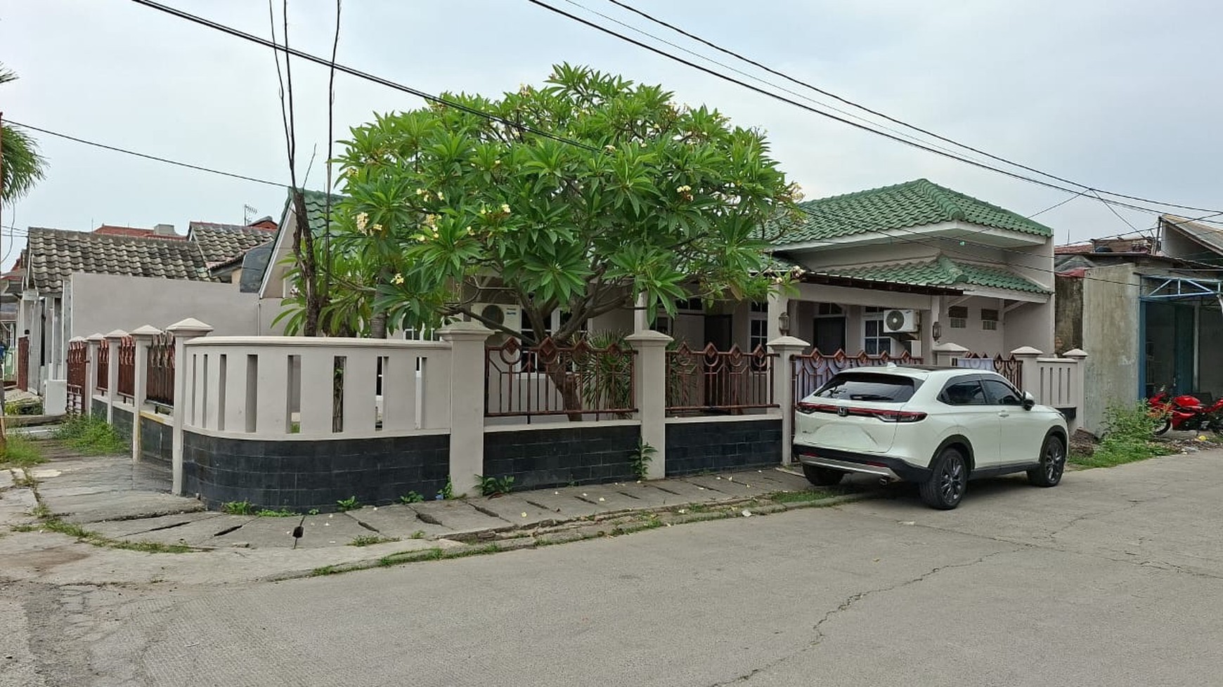Rumah hoek luas. di Perumahan Harapan Indah, Jl Alpukat Raya