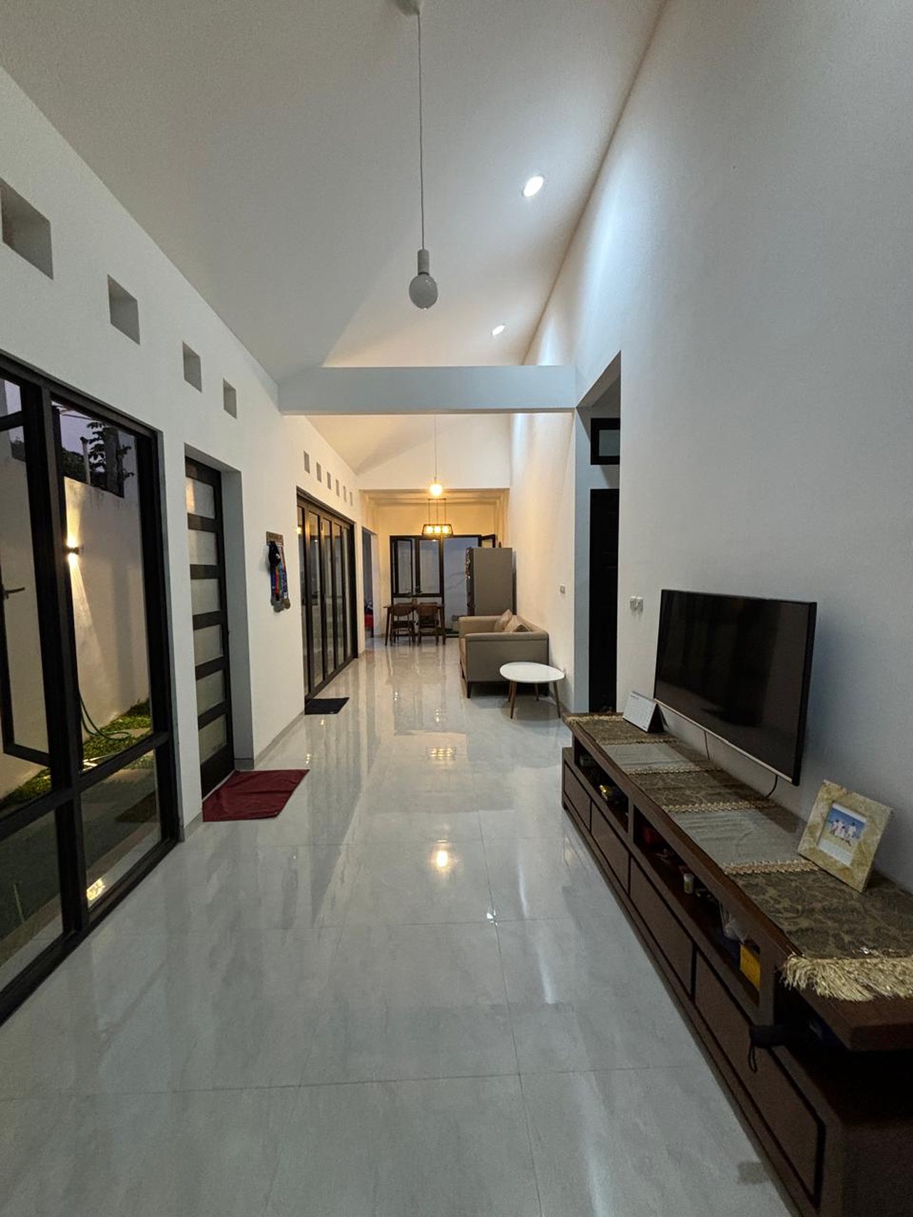 Rumah Cantik di Jakarta Selatan KT 3 KM 2, LT 180 m2 LB 90 Surat SHM