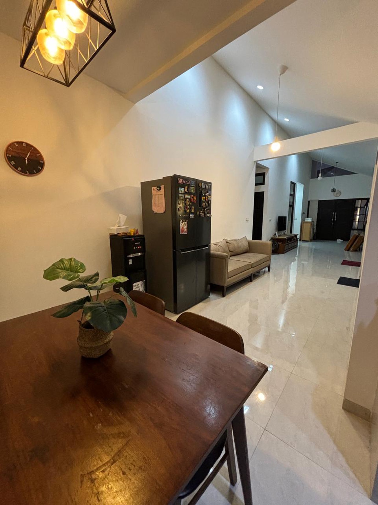 Rumah Cantik di Jakarta Selatan KT 3 KM 2, LT 180 m2 LB 90 Surat SHM