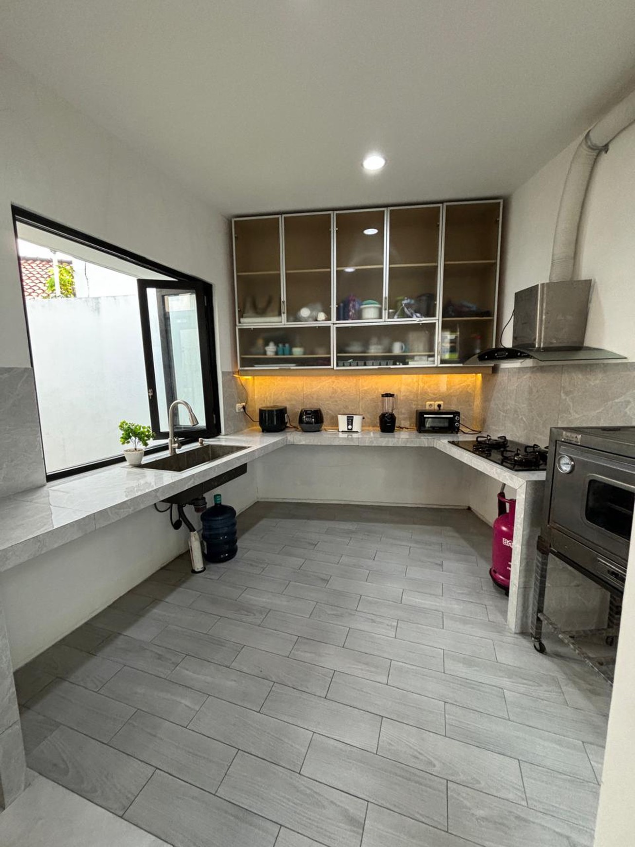 Rumah Cantik di Jakarta Selatan KT 3 KM 2, LT 180 m2 LB 90 Surat SHM