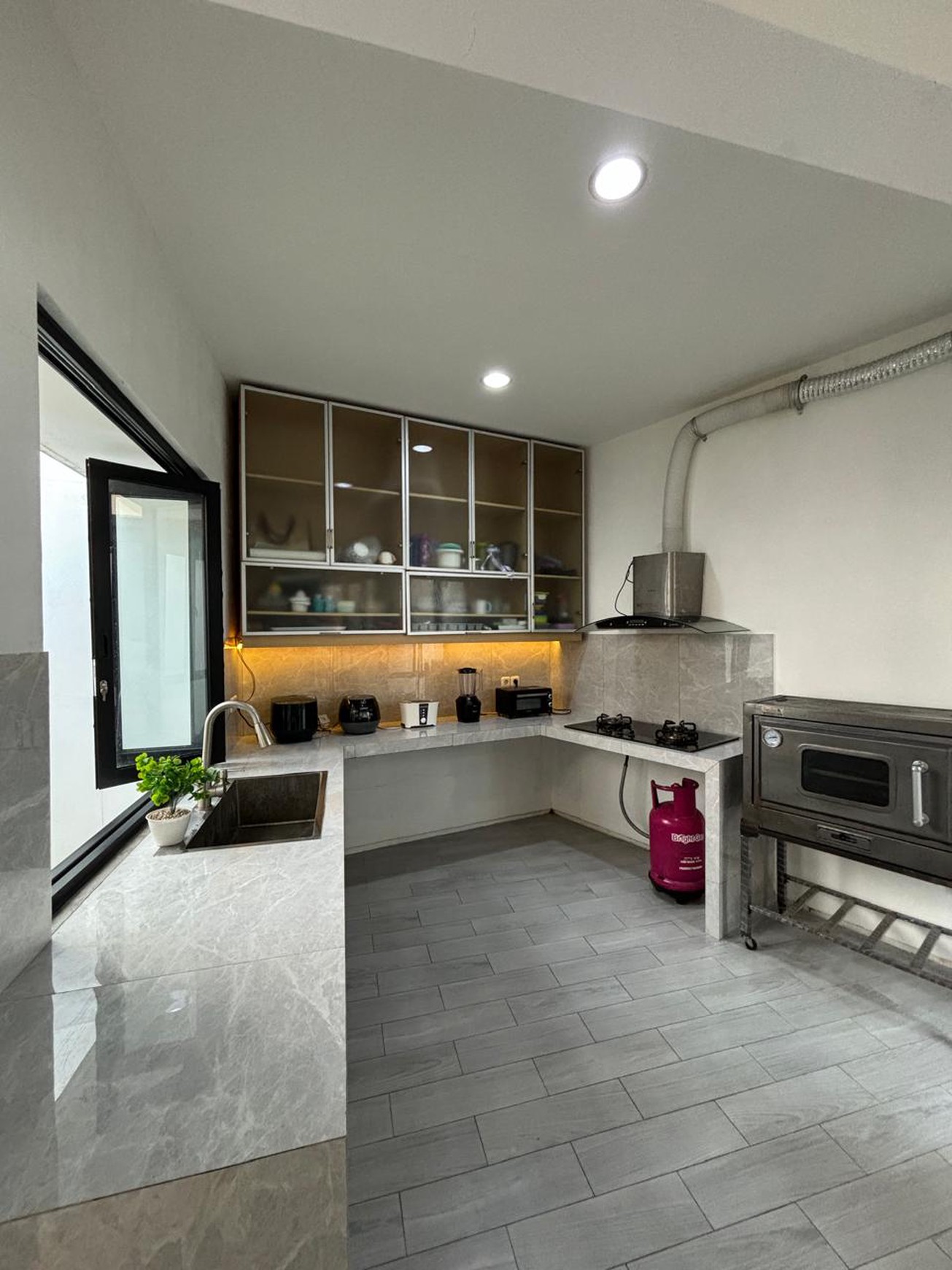 Rumah Cantik di Jakarta Selatan KT 3 KM 2, LT 180 m2 LB 90 Surat SHM