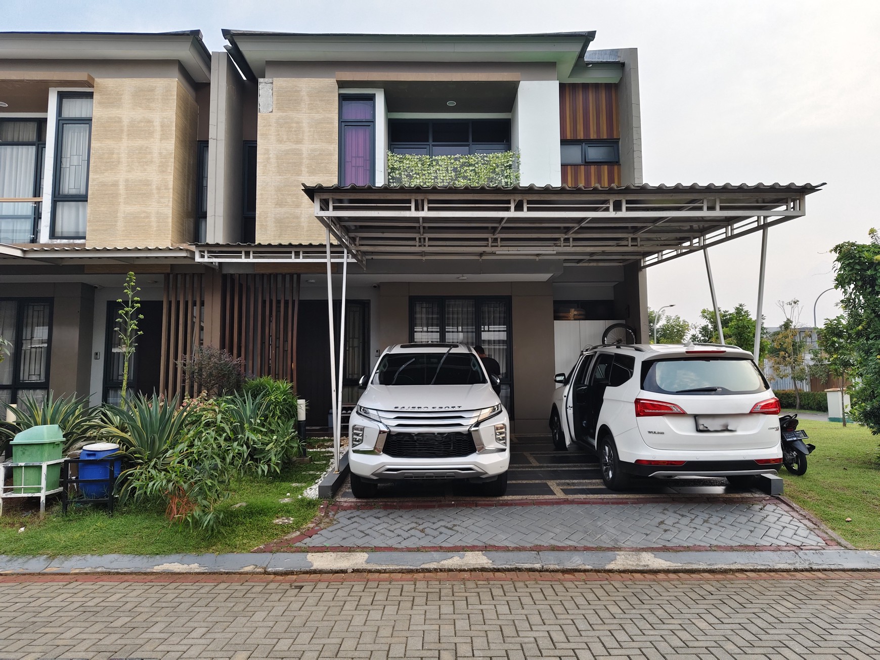 Rumah Mewah Furnished Kota Wisata