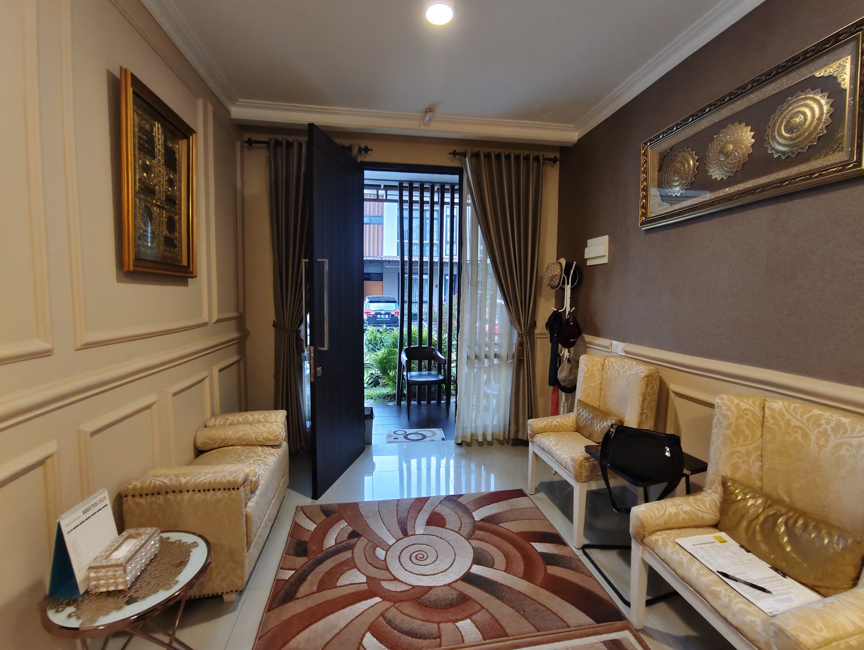 Rumah Mewah Furnished Kota Wisata