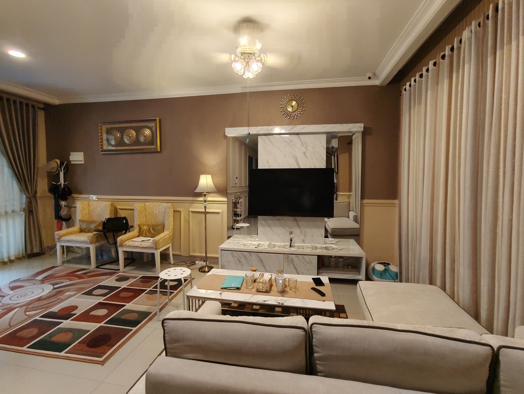 Rumah Mewah Furnished Kota Wisata