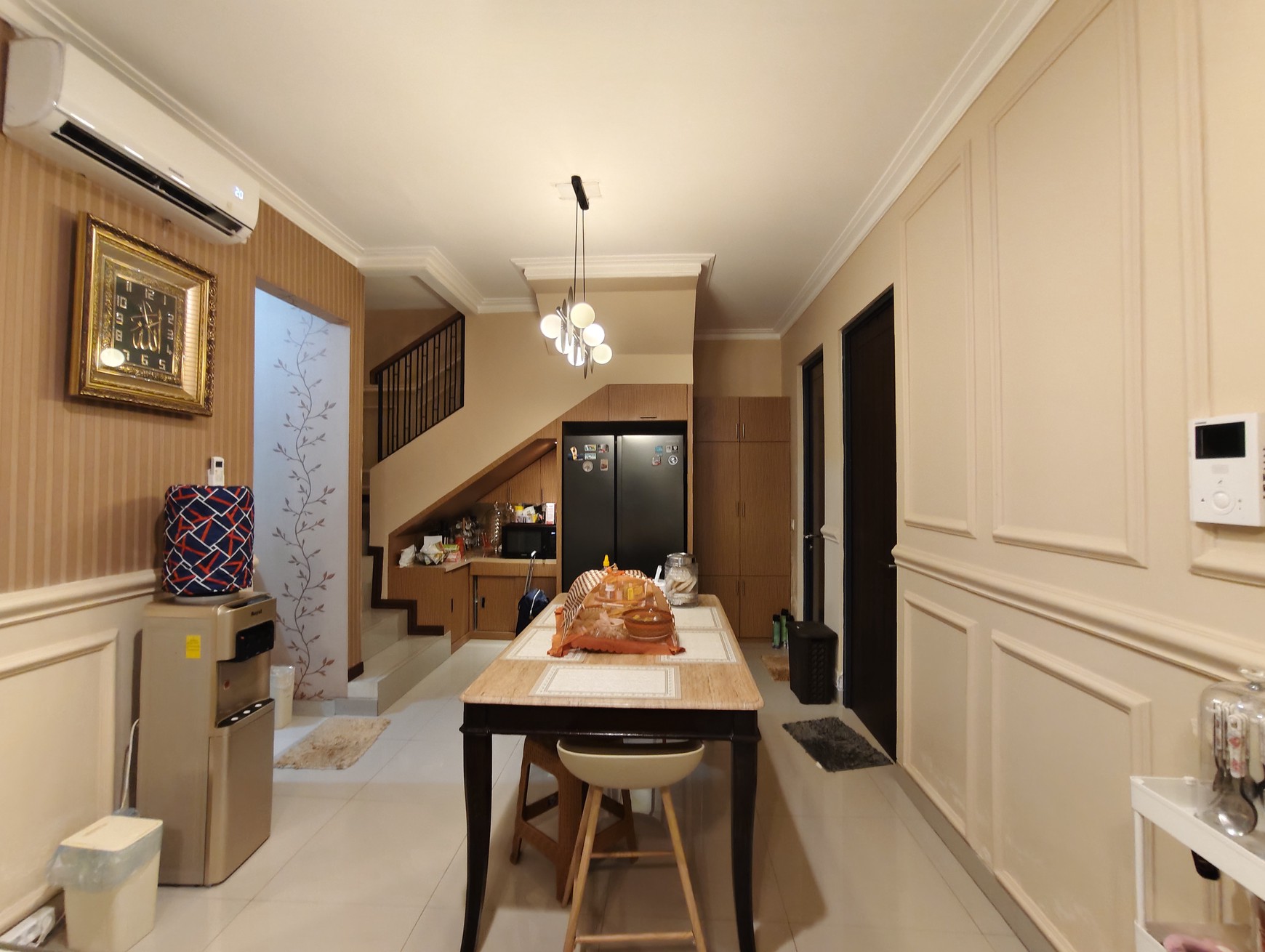 Rumah Mewah Furnished Kota Wisata