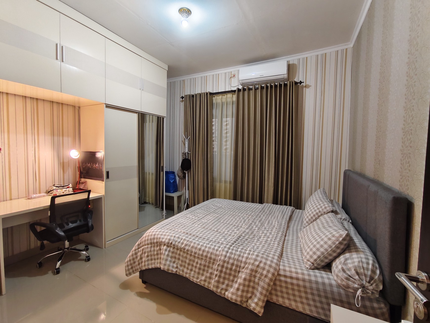 Rumah Mewah Furnished Kota Wisata