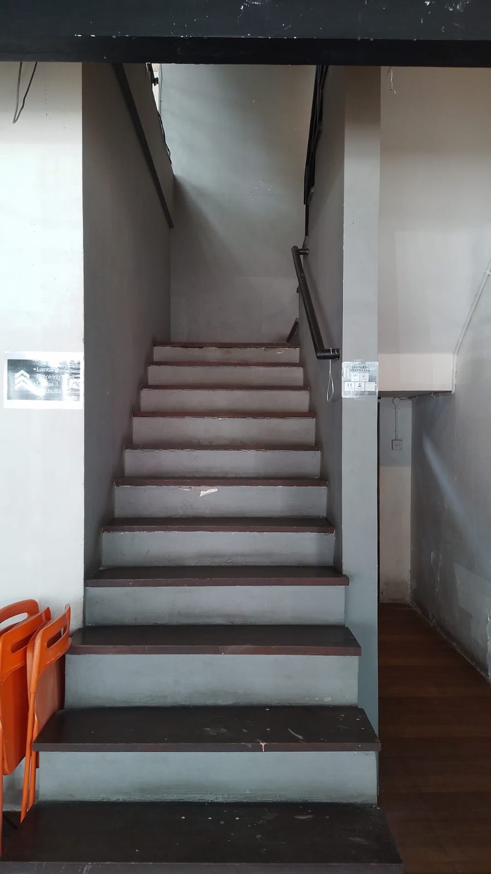 Ruang Usaha 4 Lantai dengan Luast Tanah 132 dan Luas Bangunan 278 SUrat SHM