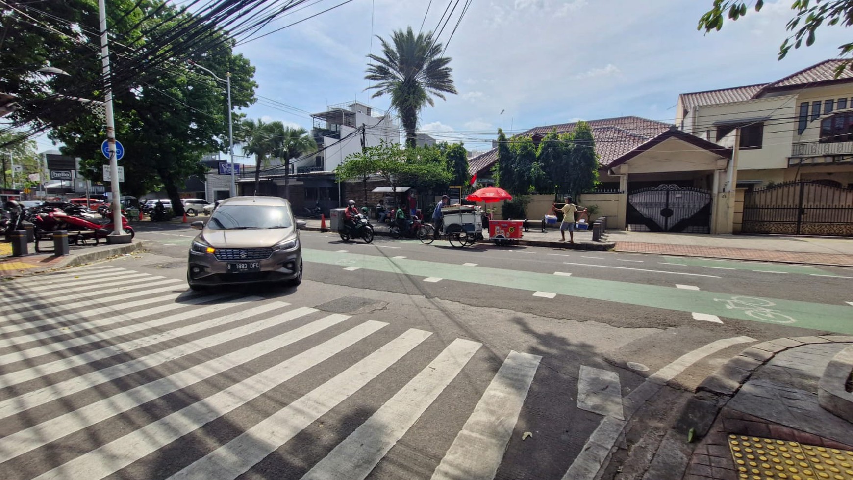 Dijual Rumah Lama Hitung Tanah di hook Jl Tebet Raya, Jakarta Selatan