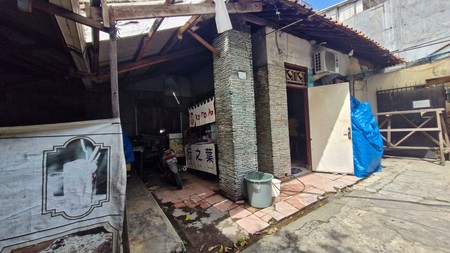 Dijual Rumah Lama Hitung Tanah di hook Jl Tebet Raya, Jakarta Selatan