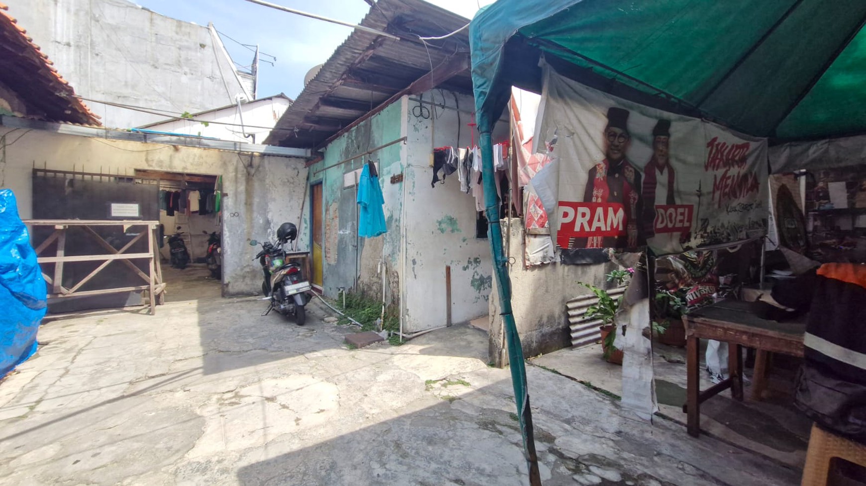 Dijual Rumah Lama Hitung Tanah di hook Jl Tebet Raya, Jakarta Selatan