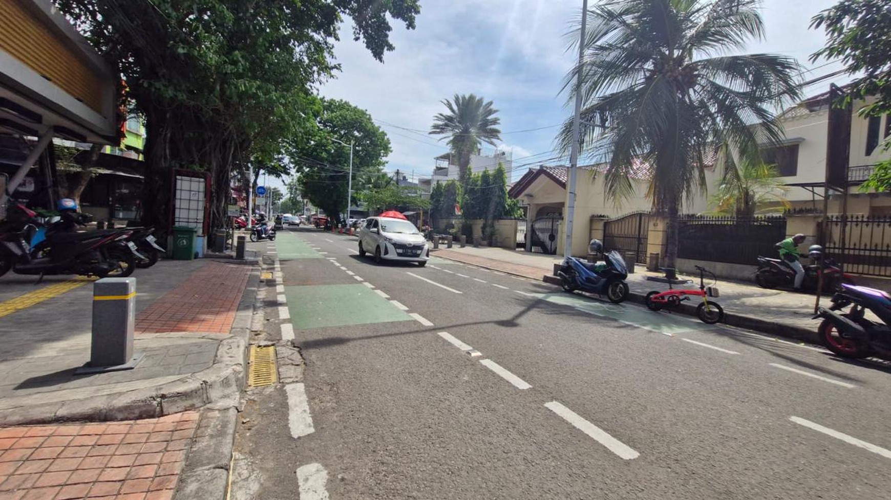 Dijual Rumah Lama Hitung Tanah di hook Jl Tebet Raya, Jakarta Selatan