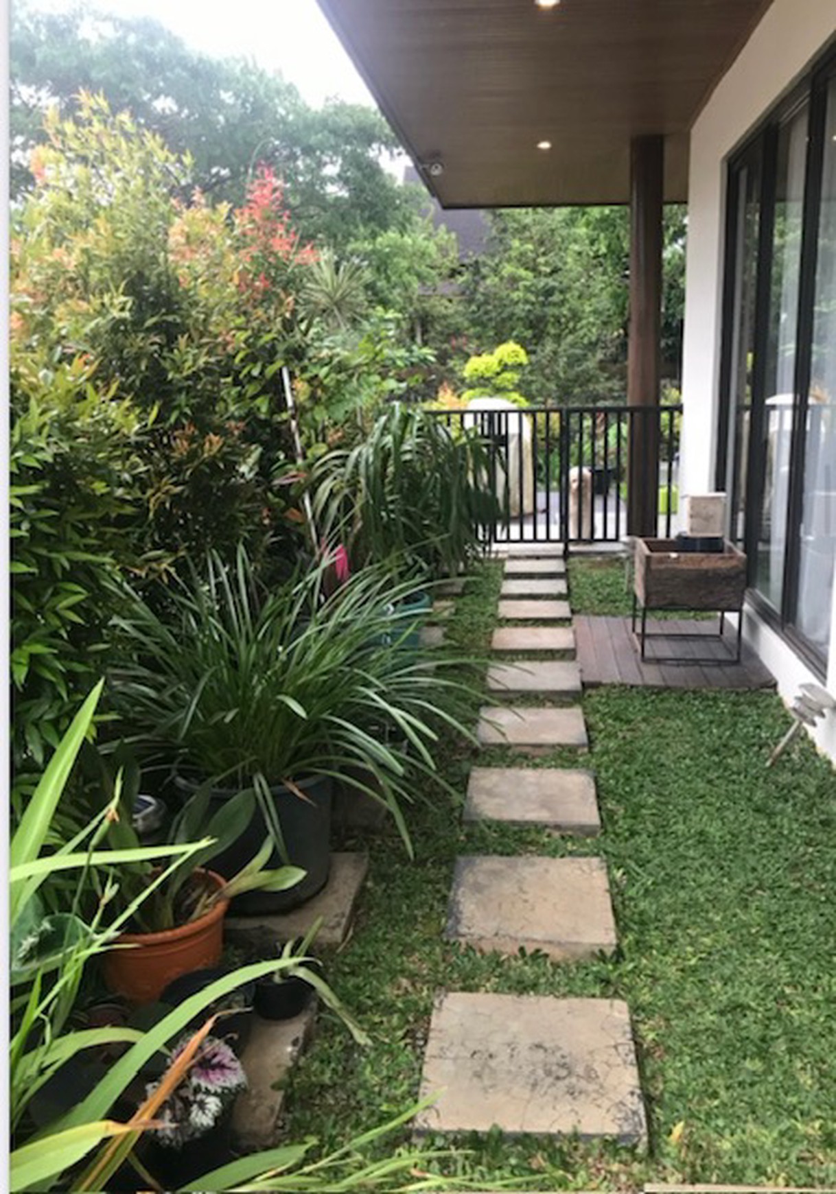 Dijual Villa Cantik Bergaya Bali di Vimala Hiils Ciawi, Bogor
