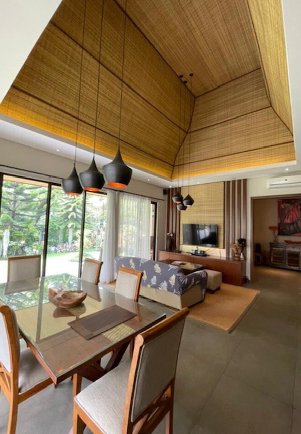 Dijual Villa Cantik Bergaya Bali di Vimala Hiils Ciawi, Bogor