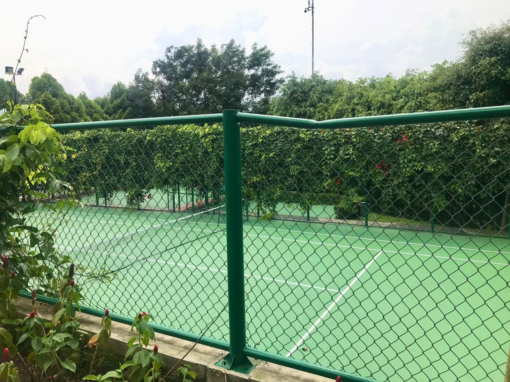 Dijual Villa Cantik Bergaya Bali di Vimala Hiils Ciawi, Bogor