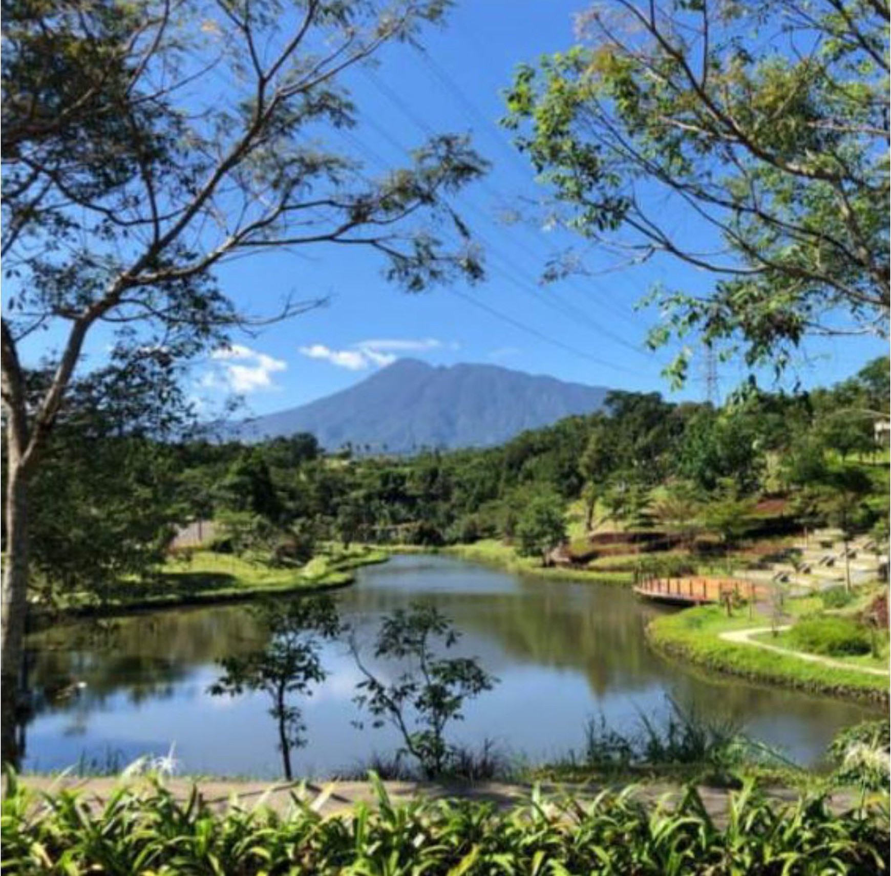 Dijual Villa Cantik Bergaya Bali di Vimala Hiils Ciawi, Bogor
