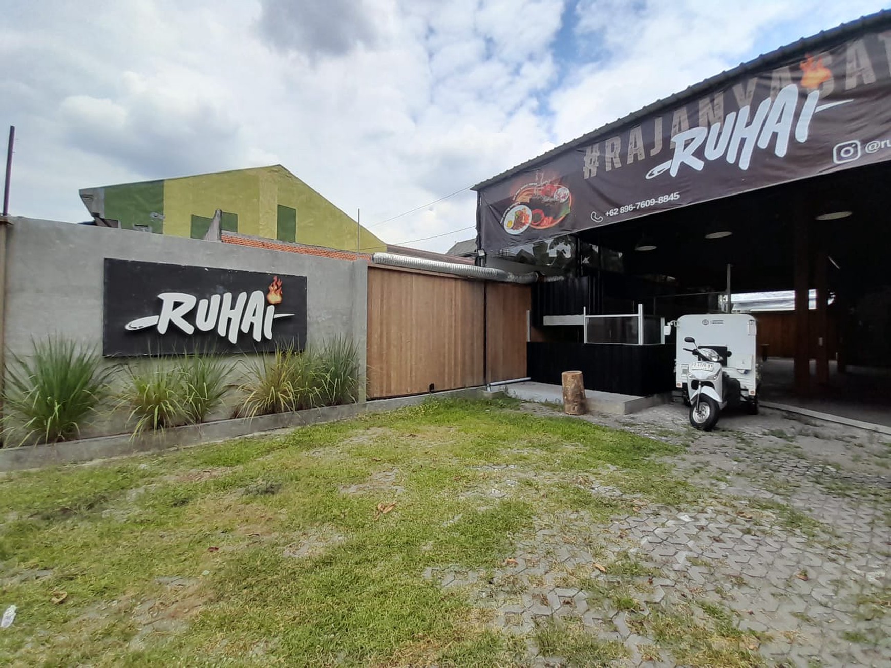 Dijual Ruang Usaha  Lokasi Strategis di Jalan Babarsari Depok Sleman 