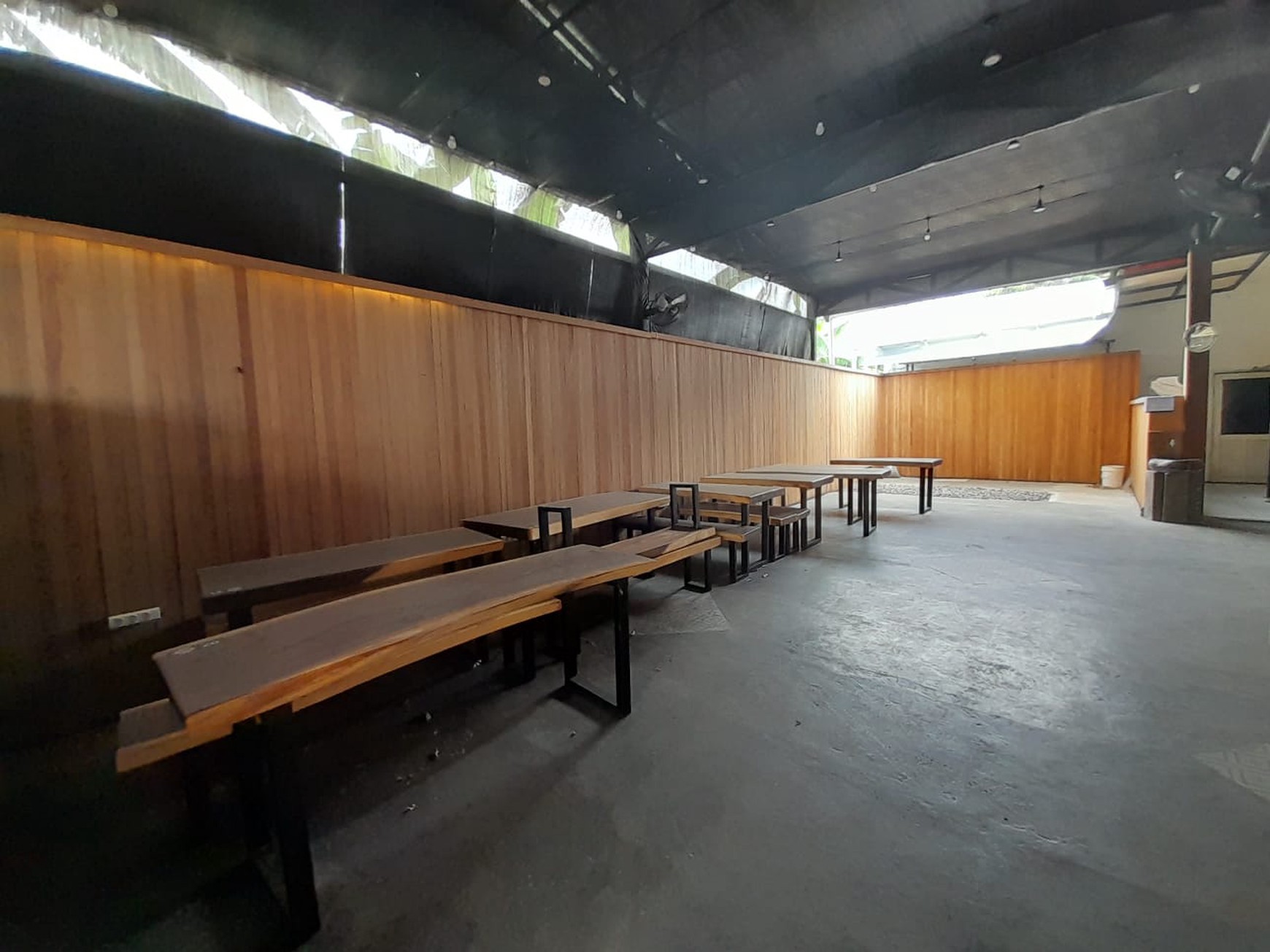 Dijual Ruang Usaha  Lokasi Strategis di Jalan Babarsari Depok Sleman 