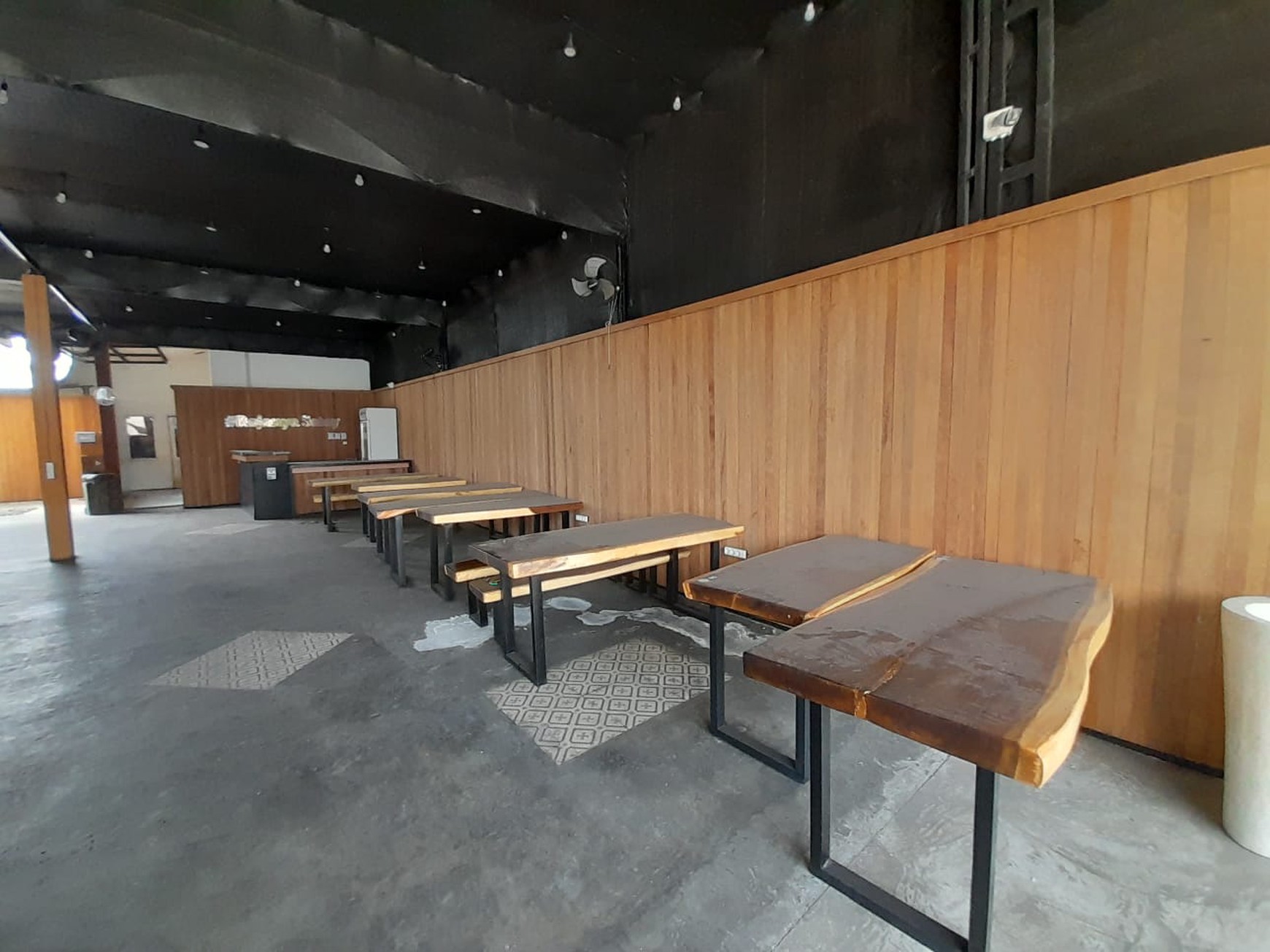 Dijual Ruang Usaha  Lokasi Strategis di Jalan Babarsari Depok Sleman 