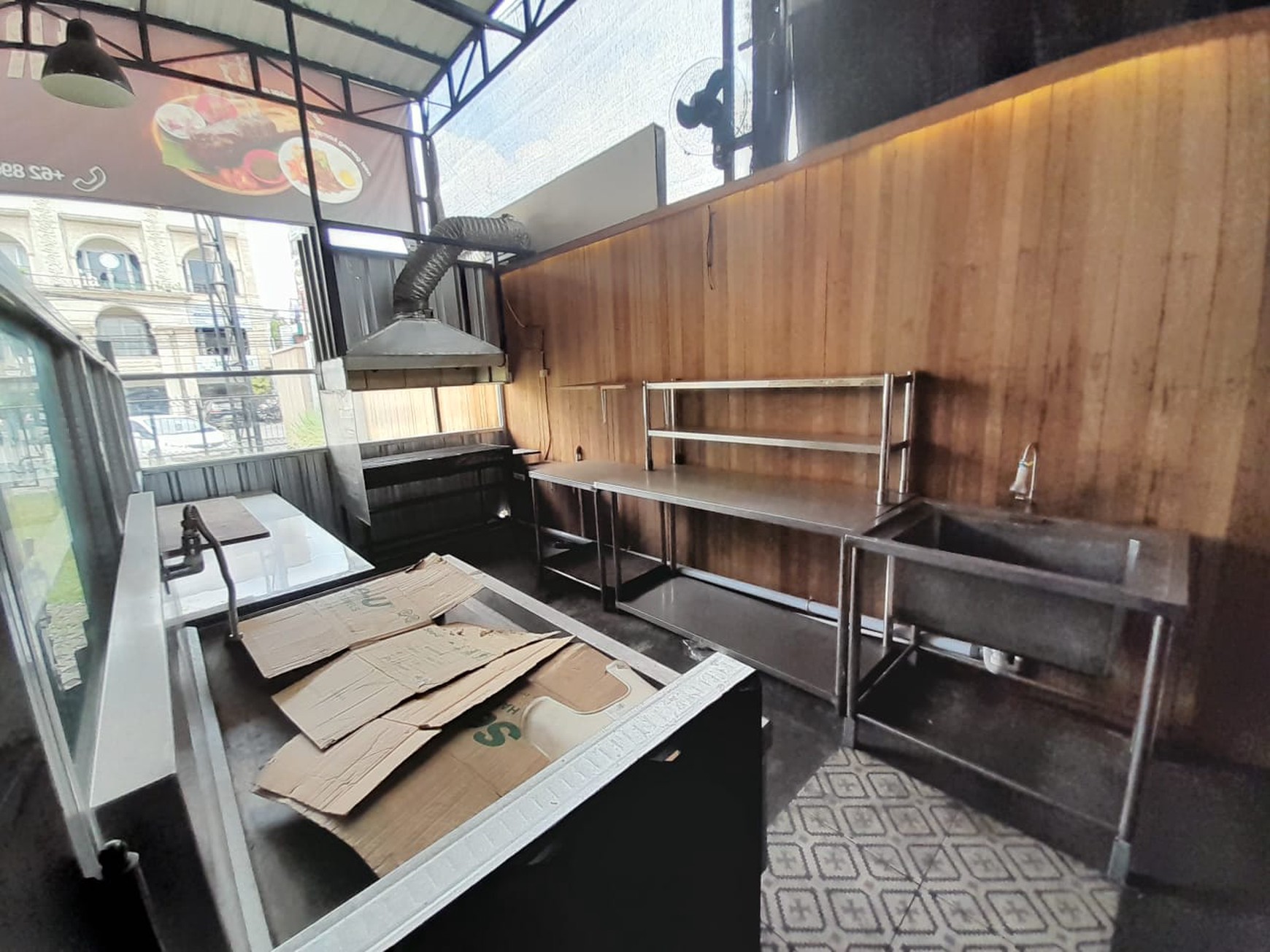 Dijual Ruang Usaha  Lokasi Strategis di Jalan Babarsari Depok Sleman 