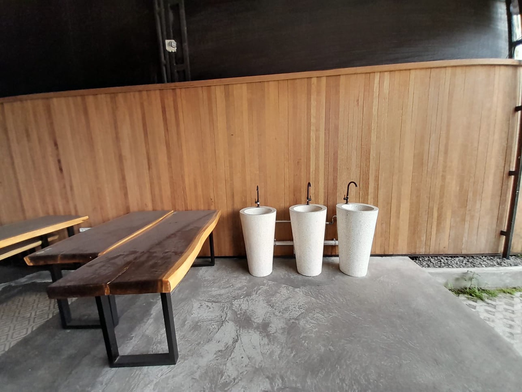 Dijual Ruang Usaha  Lokasi Strategis di Jalan Babarsari Depok Sleman 