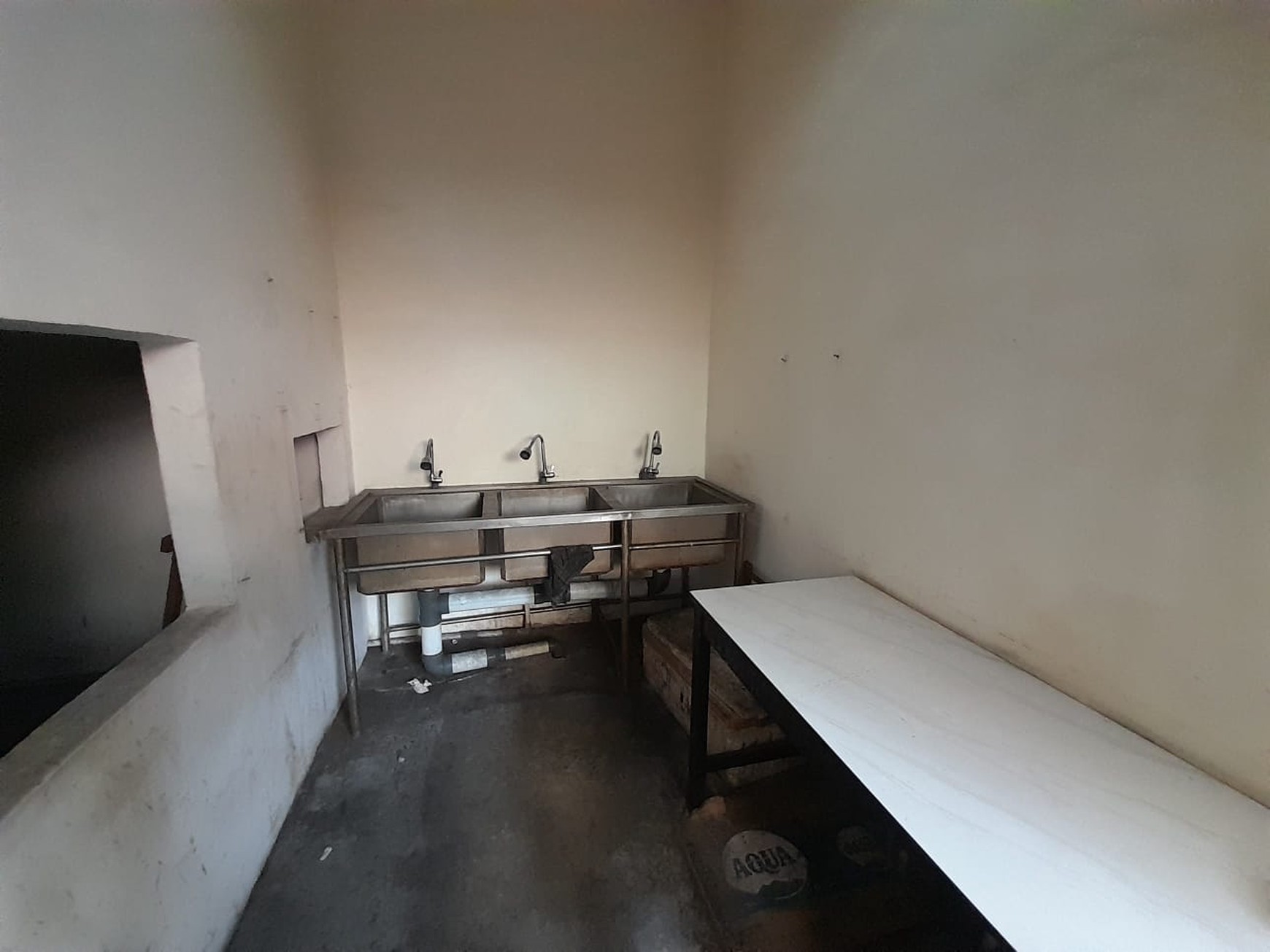 Dijual Ruang Usaha  Lokasi Strategis di Jalan Babarsari Depok Sleman 