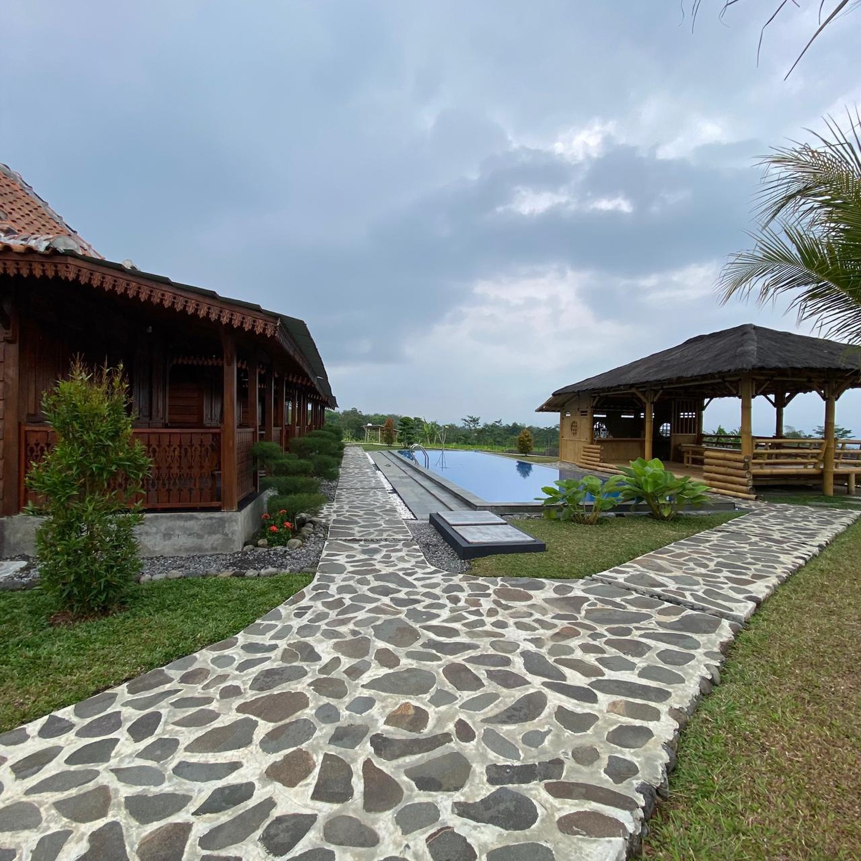 Miliki Investasi Villa Furnish 2511 Meter Persegi Dengan Pemandangan Pegunungan, Sukodadi, Bandung, Magelang