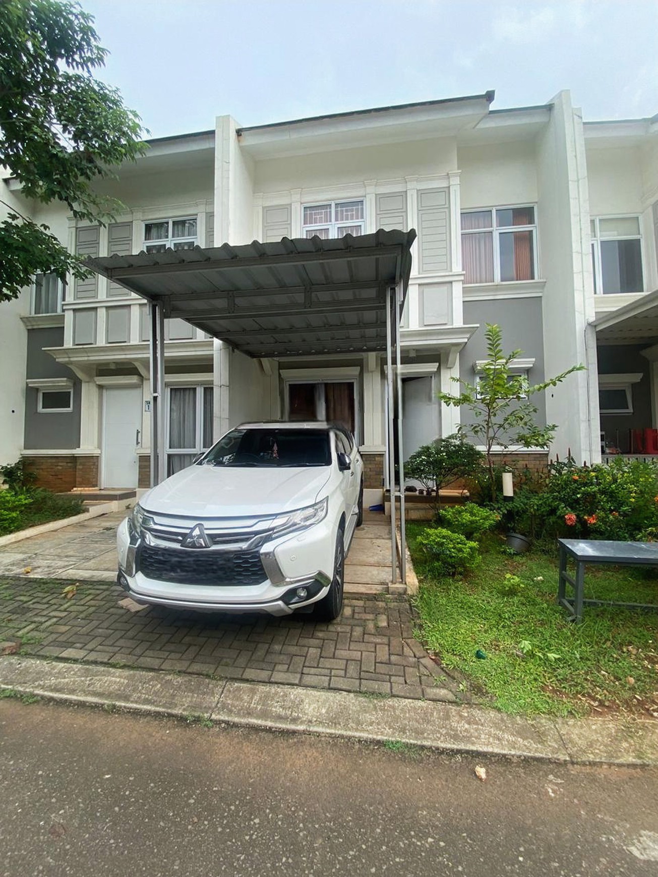 Jual Murah Rumah Semi Furnished 2 Lantai Kota Wisata 