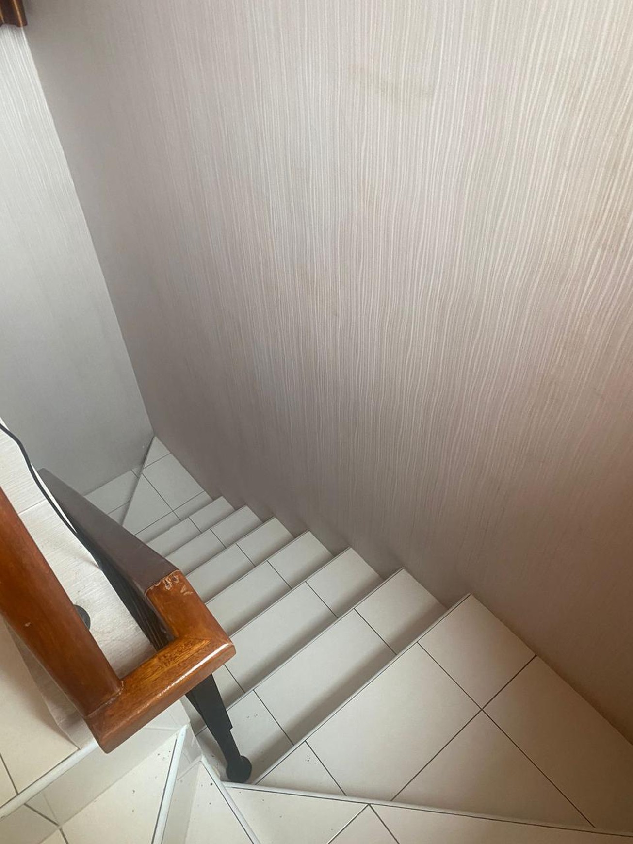 Jual Murah Rumah Semi Furnished 2 Lantai Kota Wisata 