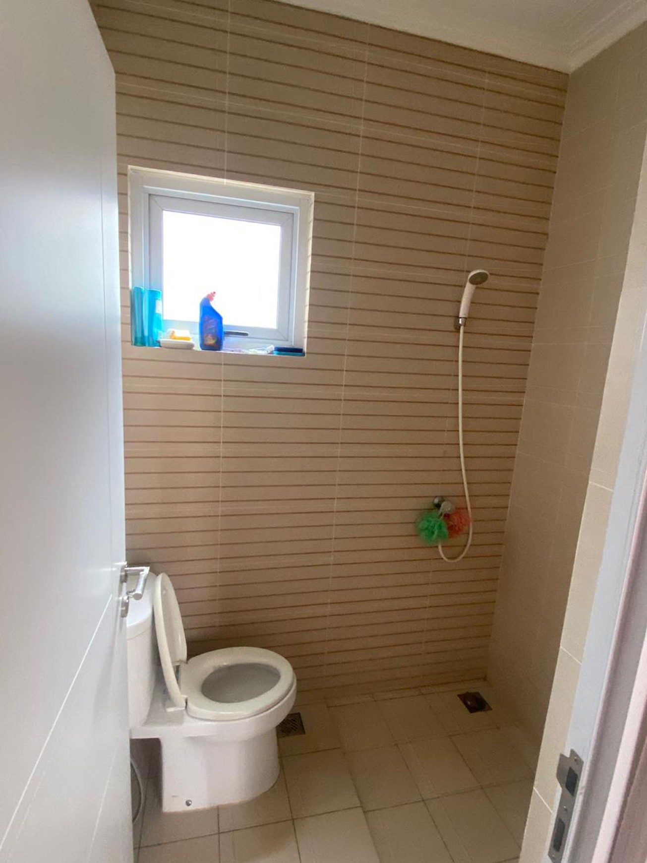 Jual Murah Rumah Semi Furnished 2 Lantai Kota Wisata 