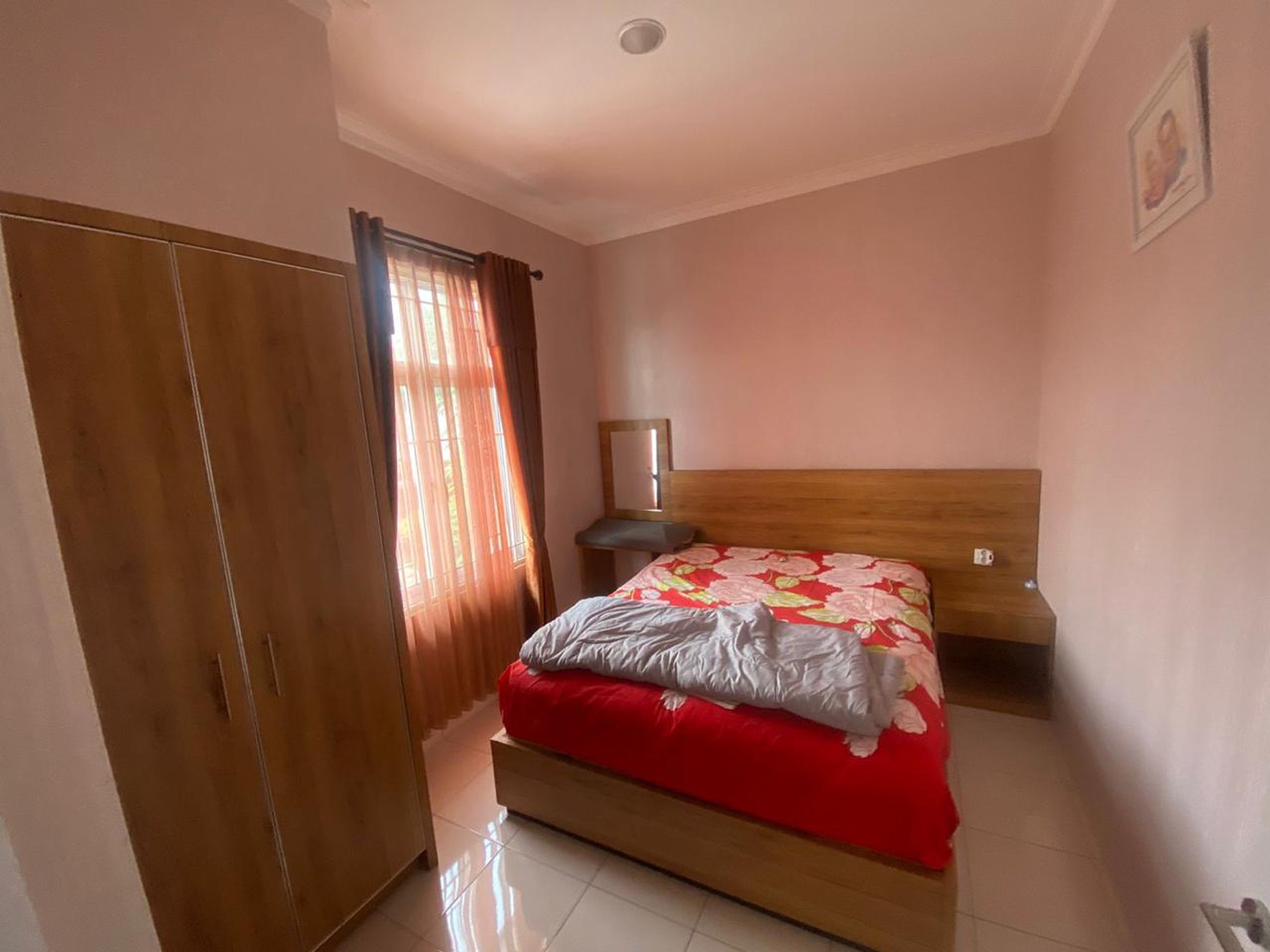 Jual Murah Rumah Semi Furnished 2 Lantai Kota Wisata 