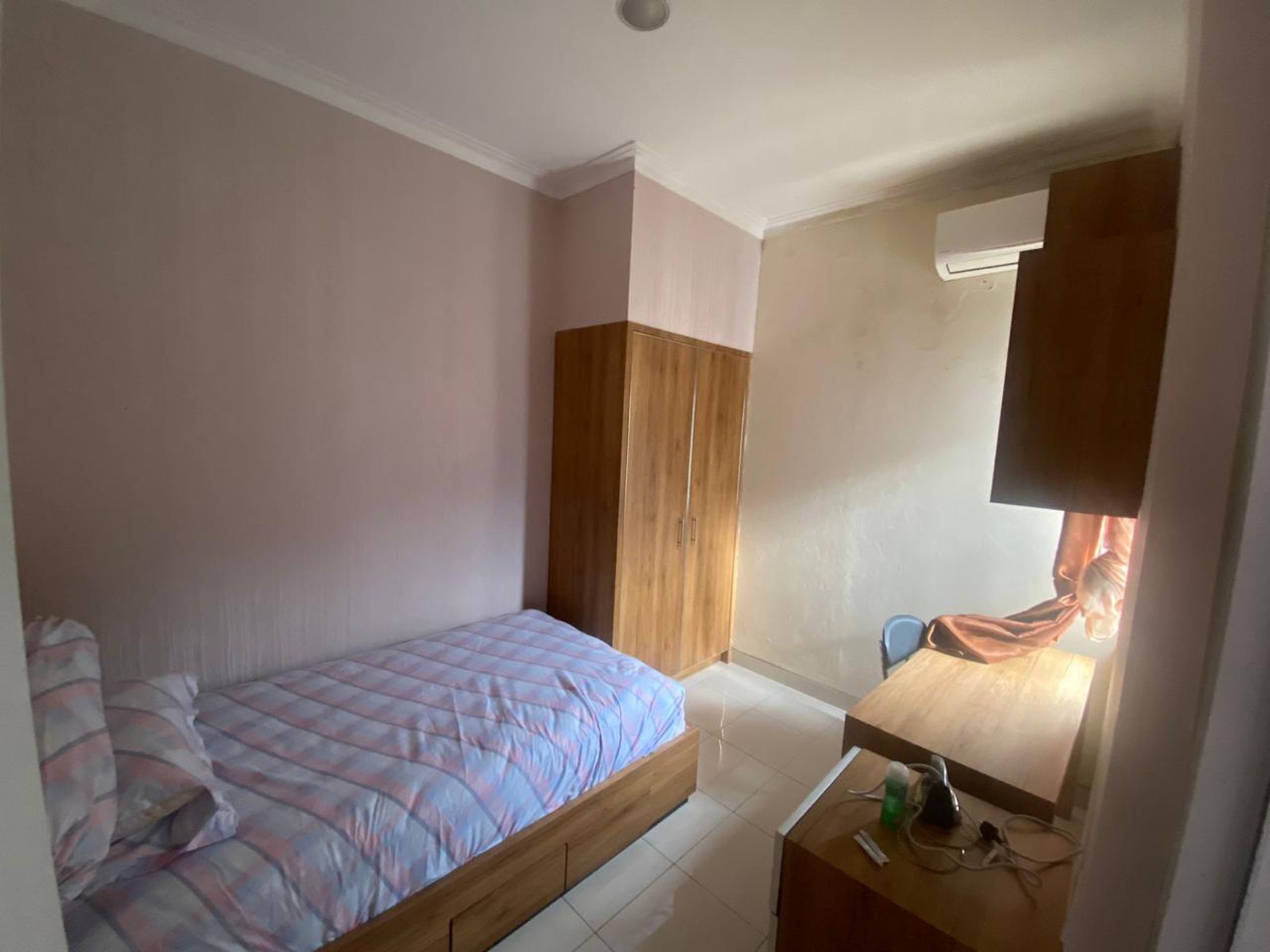 Jual Murah Rumah Semi Furnished 2 Lantai Kota Wisata 