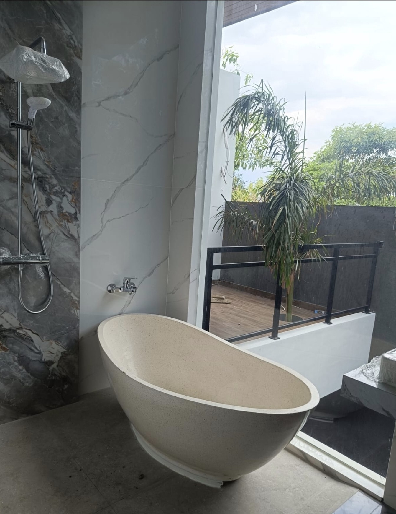 DIJUAL RUMAH BARU MODERN Tropical Balinese, CitraLand Utama, Surabaya Barat