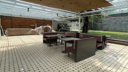 Disewakan Rumah Konsep Vintage di Menteng dekat Taman Amir Hamzah