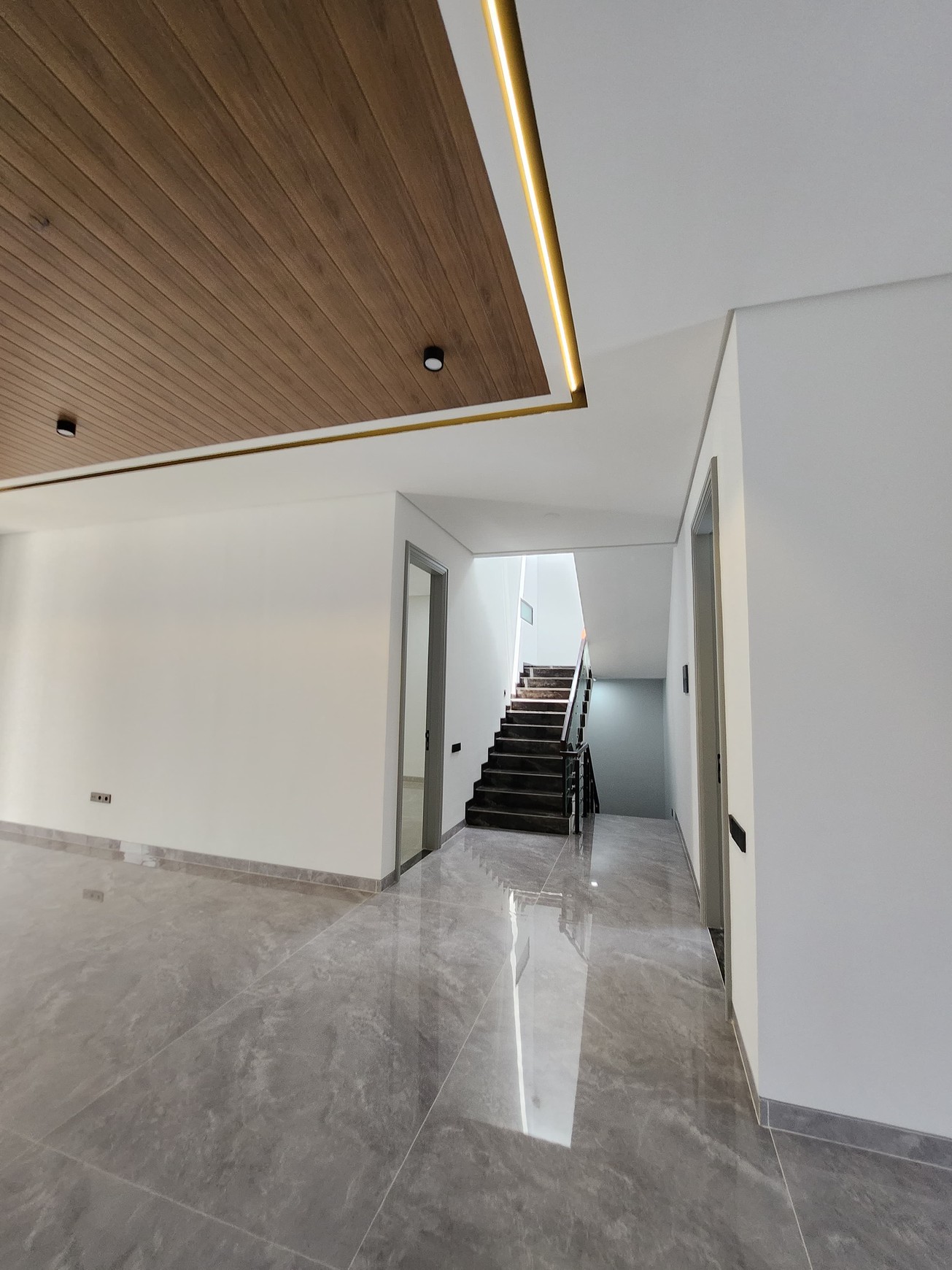 Dijual Rumah Baru Waterfront Citraland Surabaya New Modern Bonus Semi Furnished Dekat Universitas Ciputra, Hokky Buah, Fresh Market