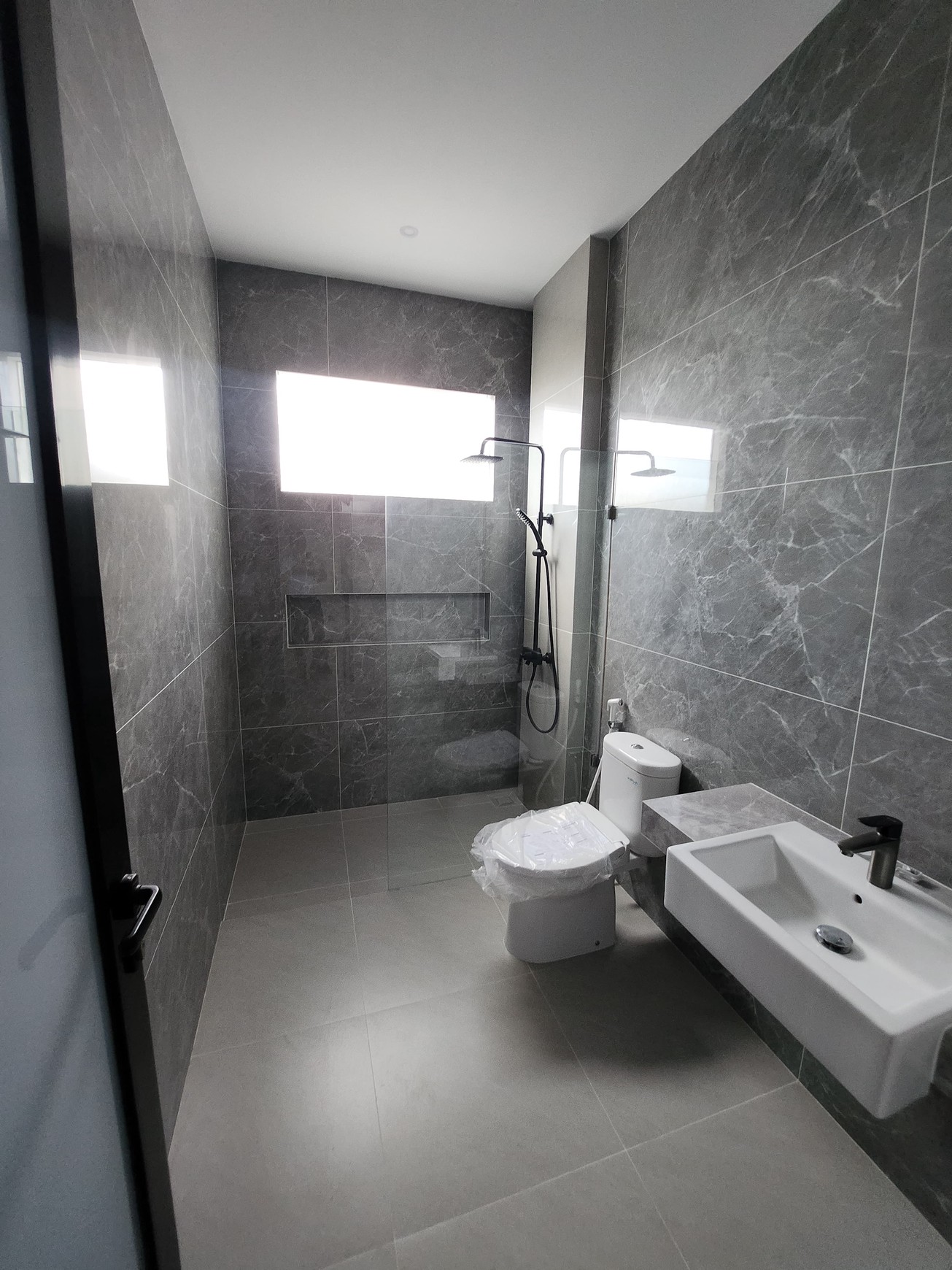 Dijual Rumah Baru Waterfront Citraland Surabaya New Modern Bonus Semi Furnished Dekat Universitas Ciputra, Hokky Buah, Fresh Market