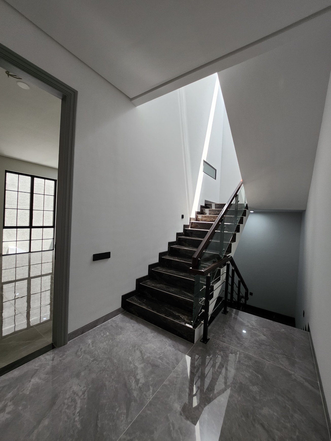 Dijual Rumah Baru Waterfront Citraland Surabaya New Modern Bonus Semi Furnished Dekat Universitas Ciputra, Hokky Buah, Fresh Market