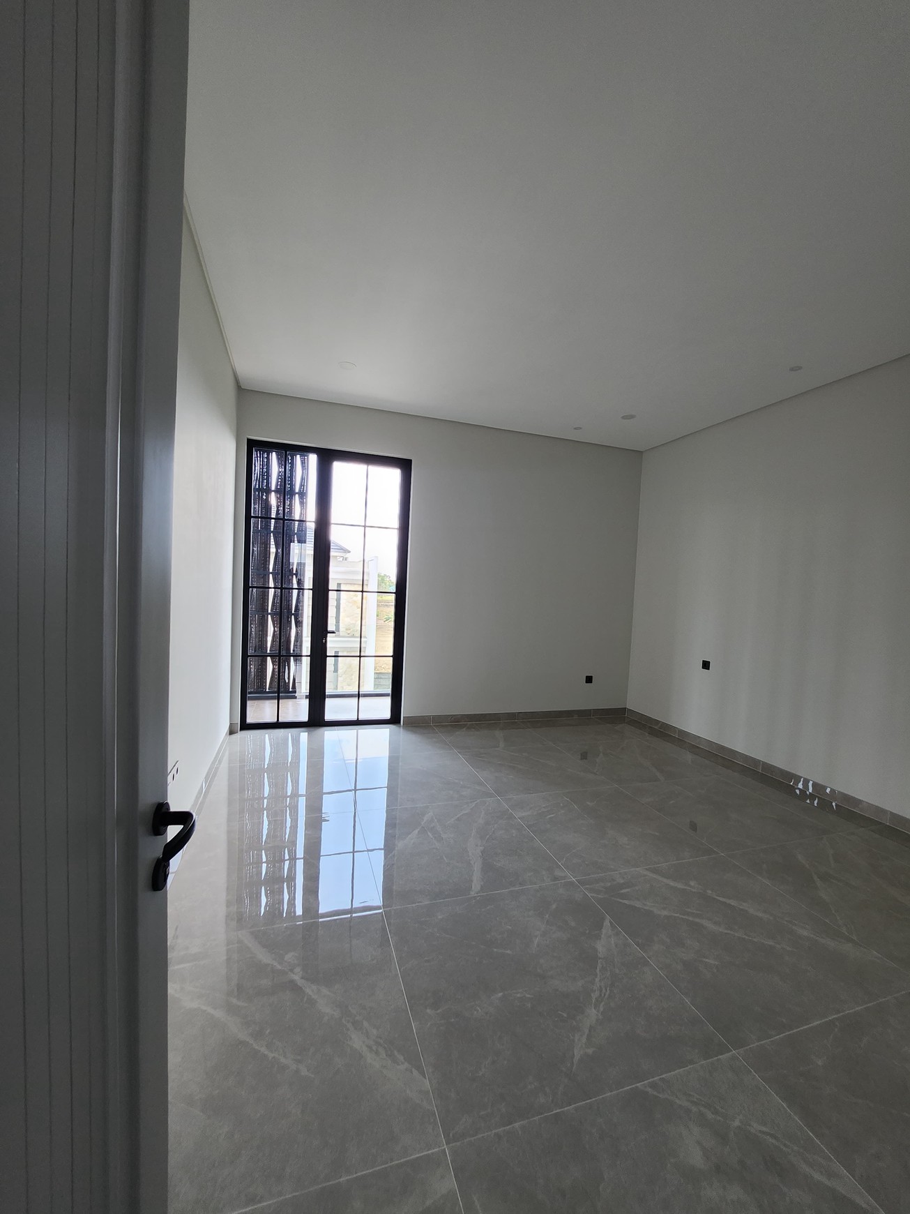 Dijual Rumah Baru Waterfront Citraland Surabaya New Modern Bonus Semi Furnished Dekat Universitas Ciputra, Hokky Buah, Fresh Market