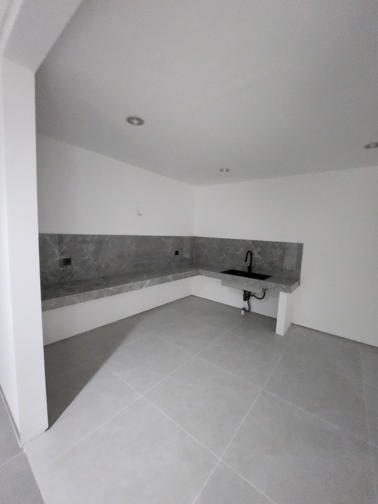 Dijual Rumah Baru Waterfront Citraland Surabaya New Modern Bonus Semi Furnished Dekat Universitas Ciputra, Hokky Buah, Fresh Market