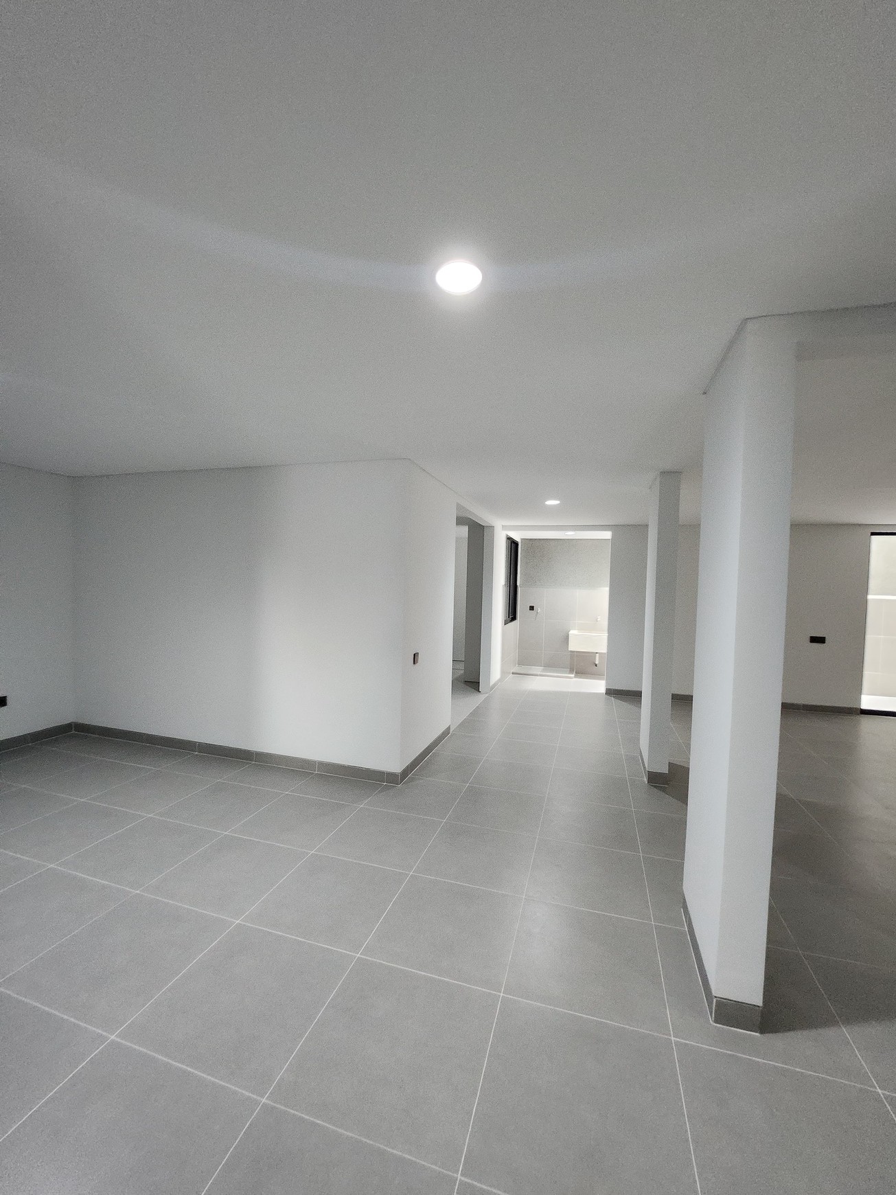 Dijual Rumah Baru Waterfront Citraland Surabaya New Modern Bonus Semi Furnished Dekat Universitas Ciputra, Hokky Buah, Fresh Market