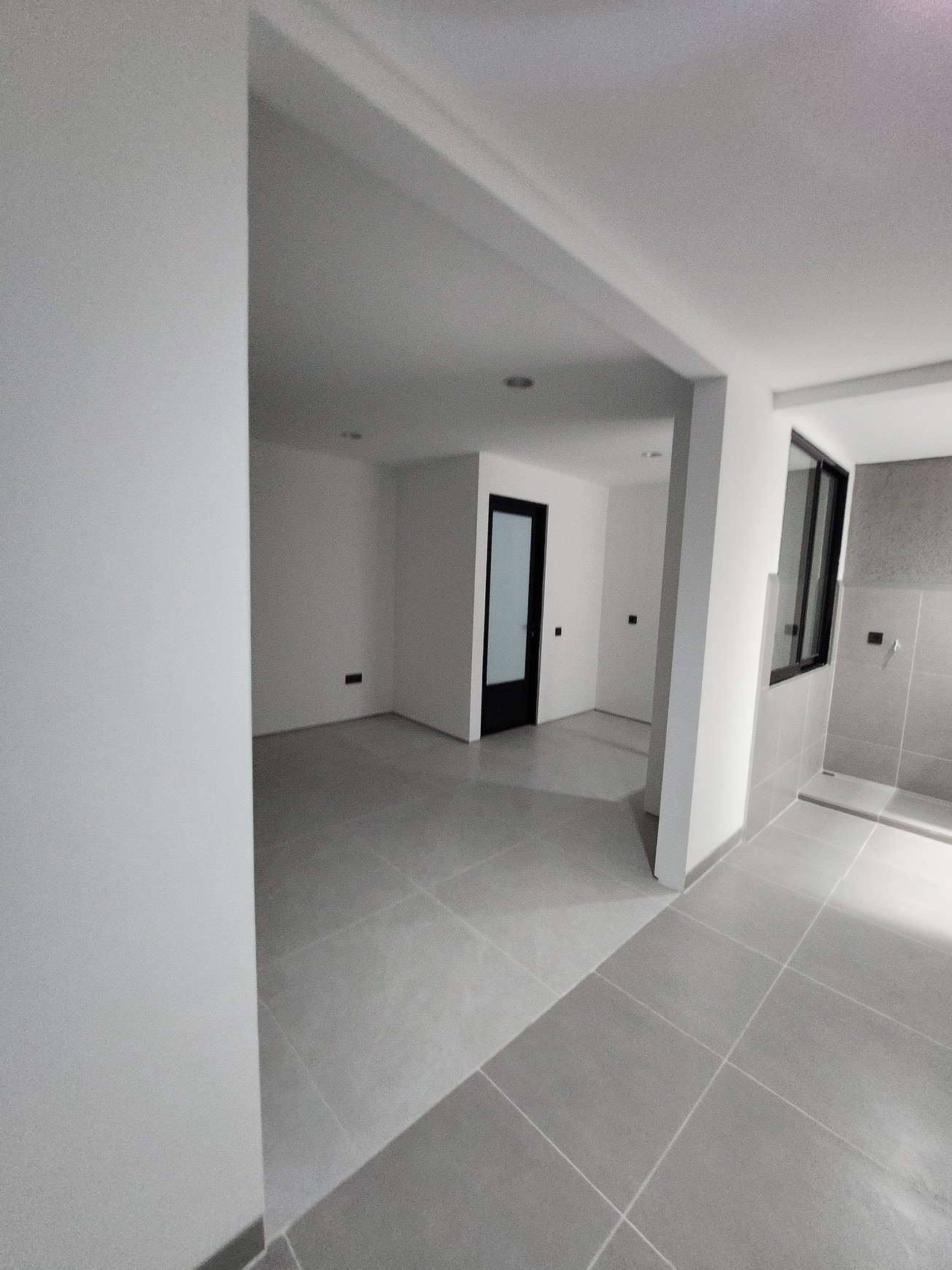 Dijual Rumah Baru Waterfront Citraland Surabaya New Modern Bonus Semi Furnished Dekat Universitas Ciputra, Hokky Buah, Fresh Market