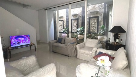 Rumah Cantik di Ciputat Timur dengan 3+1 Kamar Tidur dan 3+1 Kamar Mandi + Terdapat Kitchen Set di dalamnya.