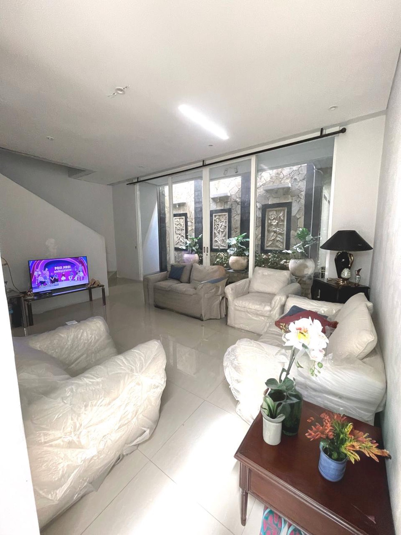 Rumah Cantik di Ciputat Timur dengan 3+1 Kamar Tidur dan 3+1 Kamar Mandi + Terdapat Kitchen Set di dalamnya.