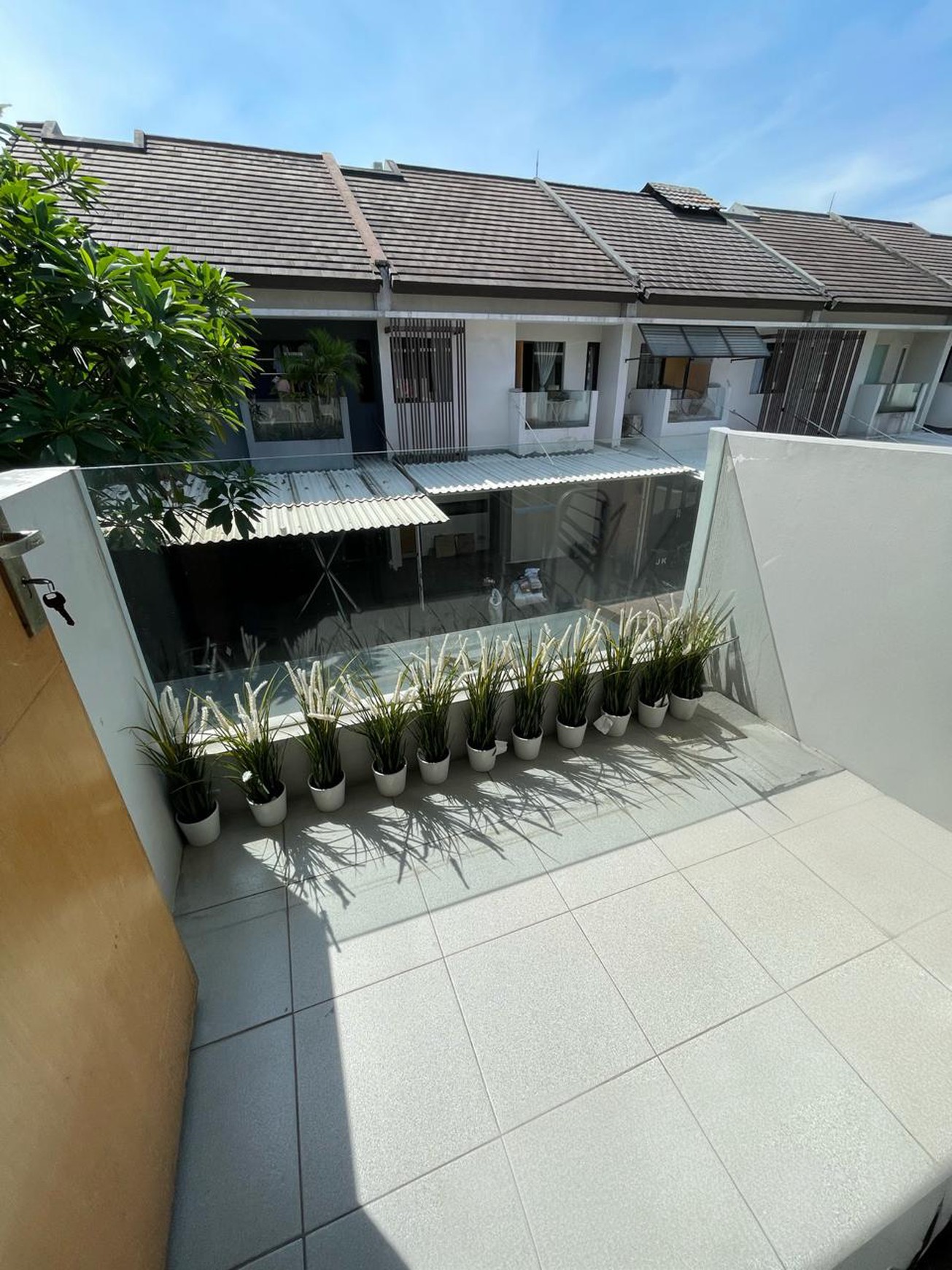 Rumah Cantik di Ciputat Timur dengan 3+1 Kamar Tidur dan 3+1 Kamar Mandi + Terdapat Kitchen Set di dalamnya.