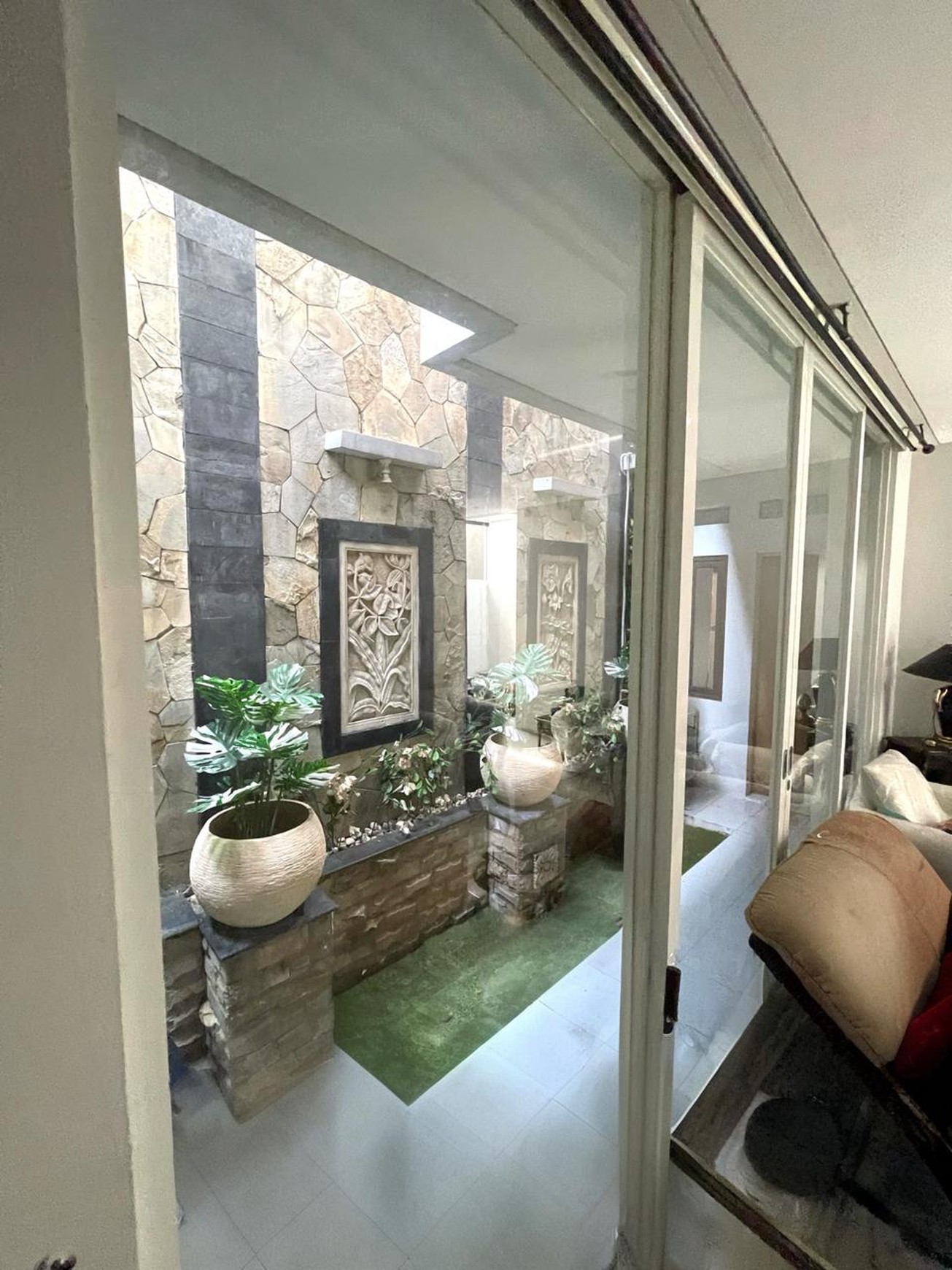 Rumah Cantik di Ciputat Timur dengan 3+1 Kamar Tidur dan 3+1 Kamar Mandi + Terdapat Kitchen Set di dalamnya.