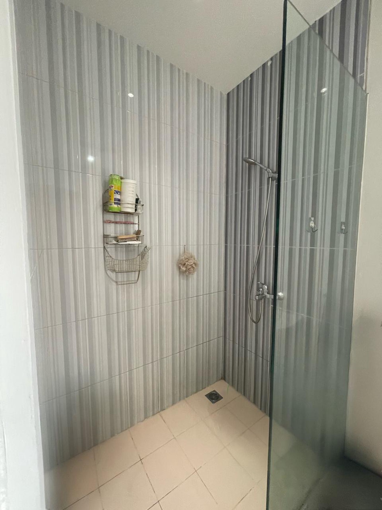 Rumah Cantik di Ciputat Timur dengan 3+1 Kamar Tidur dan 3+1 Kamar Mandi + Terdapat Kitchen Set di dalamnya.