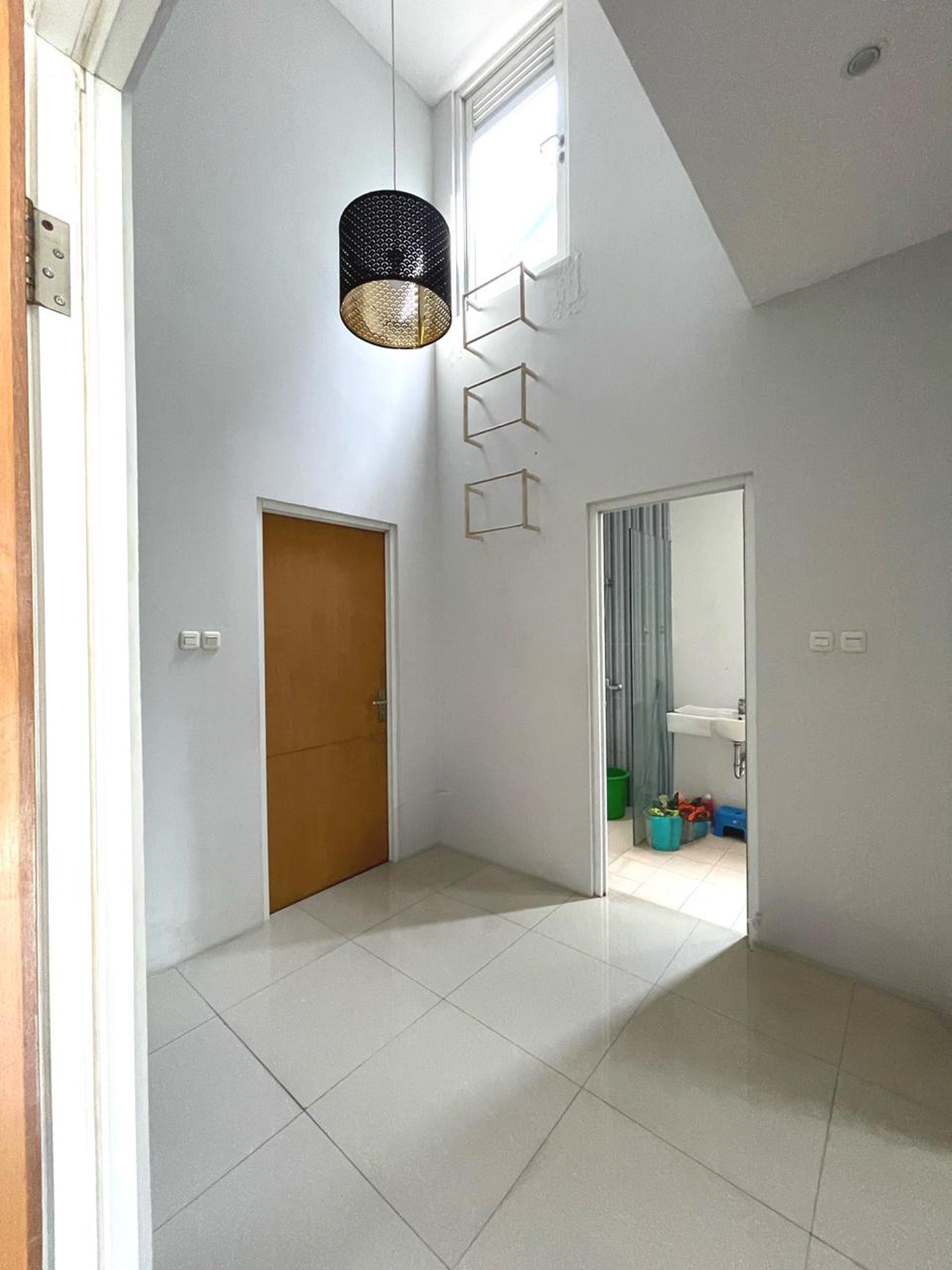 Rumah Cantik di Ciputat Timur dengan 3+1 Kamar Tidur dan 3+1 Kamar Mandi + Terdapat Kitchen Set di dalamnya.