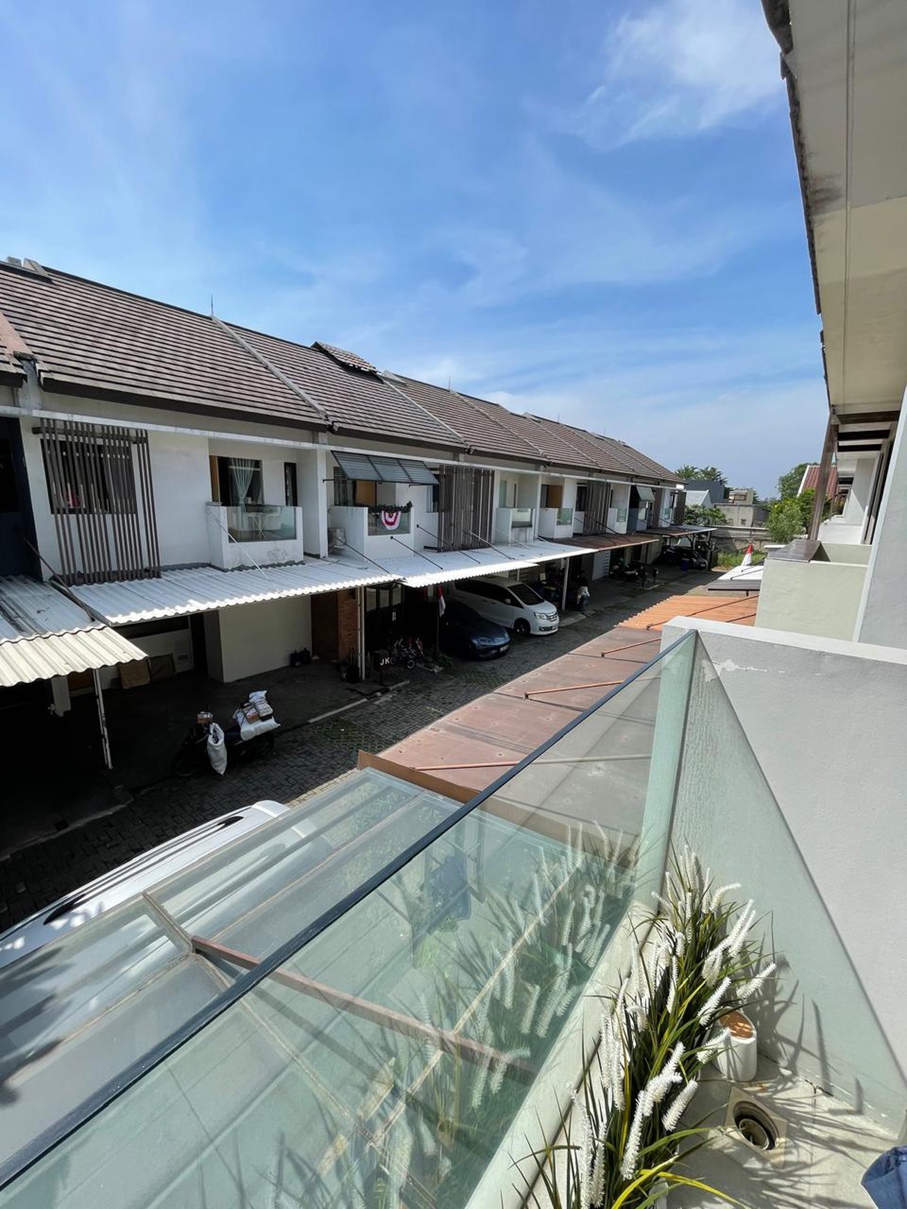 Rumah Cantik di Ciputat Timur dengan 3+1 Kamar Tidur dan 3+1 Kamar Mandi + Terdapat Kitchen Set di dalamnya.